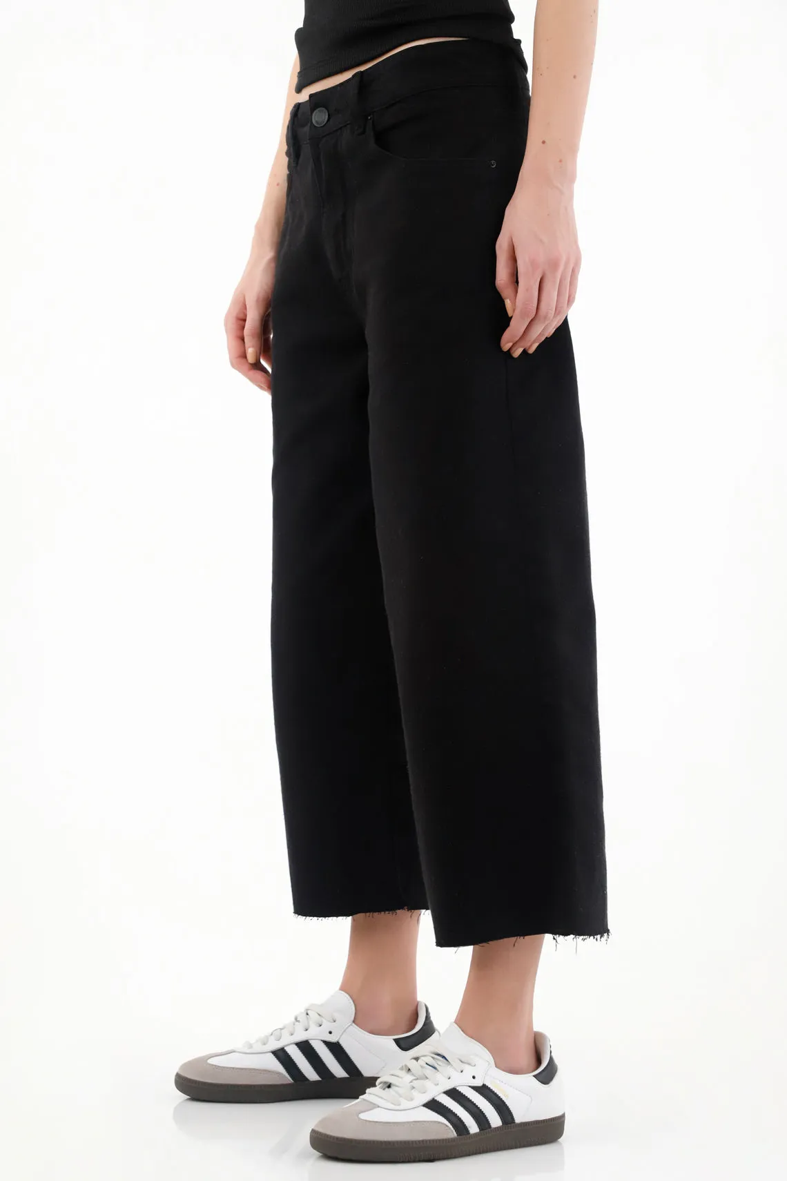 Pantalón cropped negro para mujer