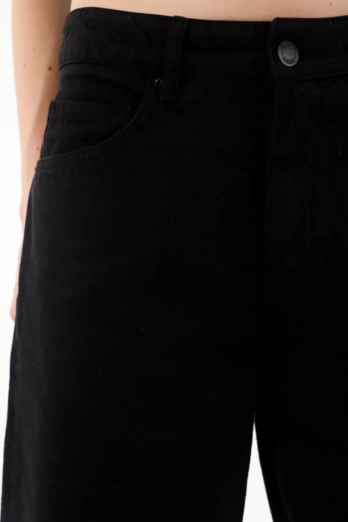 Pantalón cropped negro para mujer