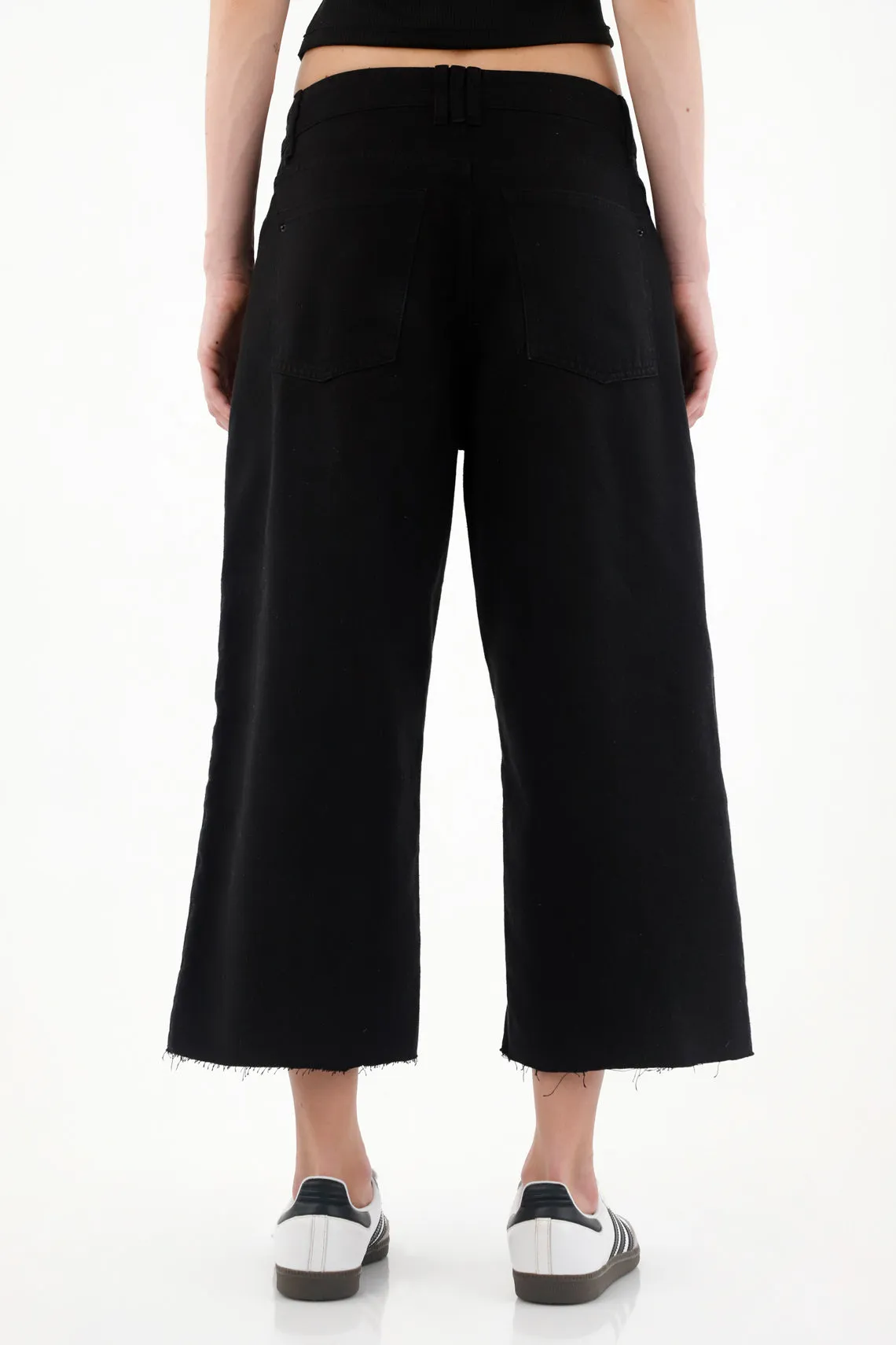 Pantalón cropped negro para mujer