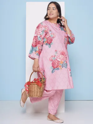 Peach color kurta with lace detailing on sleeves and neck