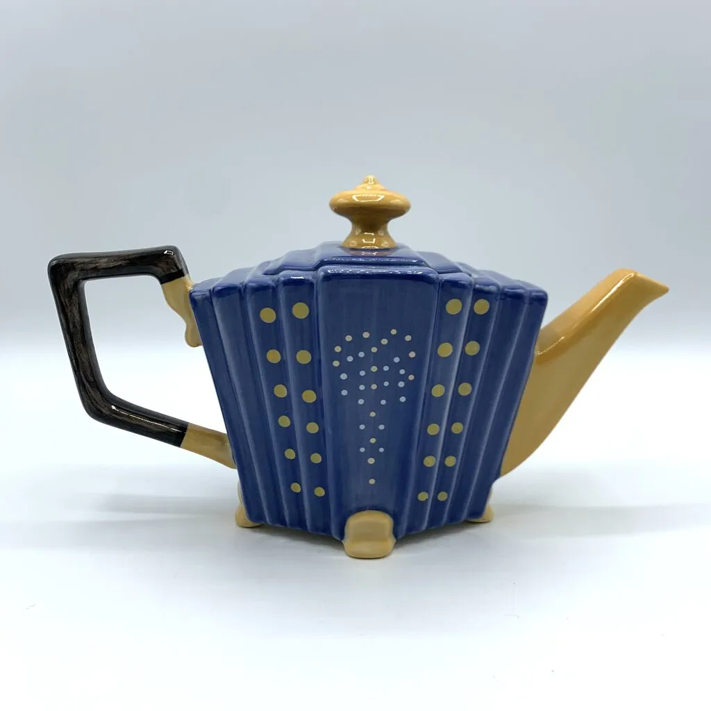 Pfaltzgraff “Villa Della Luna” Teapot, Designed by Jana Kolpen and Mary Tiegreen /hg