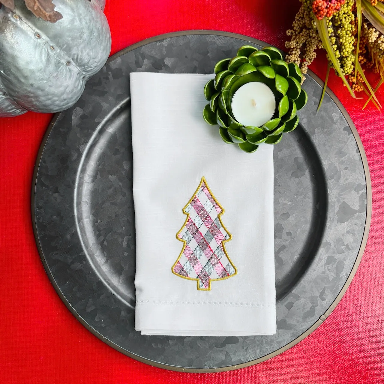 Plaid Christmas Tree Napkins, Set of 4, Christmas cloth napkins, Plaid napkins, Tree embroidered napkins