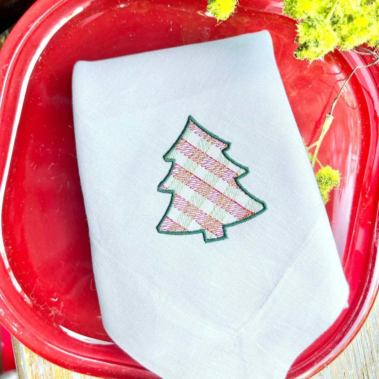 Plaid Christmas Tree Napkins, Set of 4, Christmas cloth napkins, Plaid napkins, Tree embroidered napkins