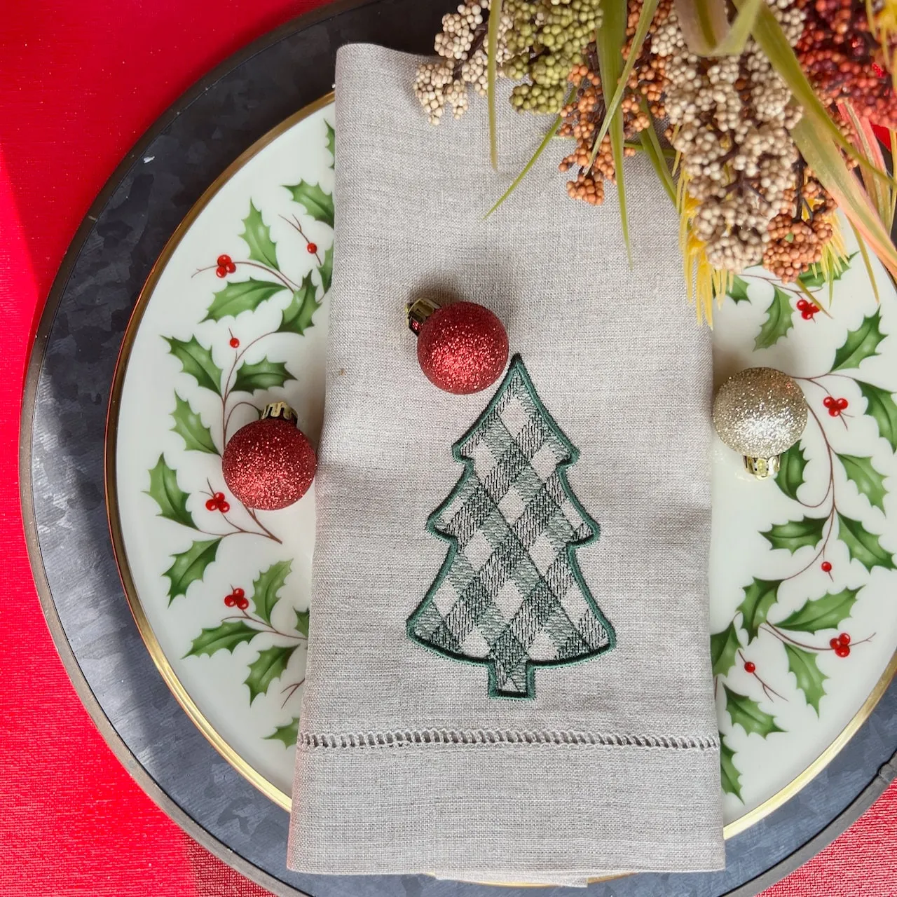 Plaid Christmas Tree Napkins, Set of 4, Christmas cloth napkins, Plaid napkins, Tree embroidered napkins