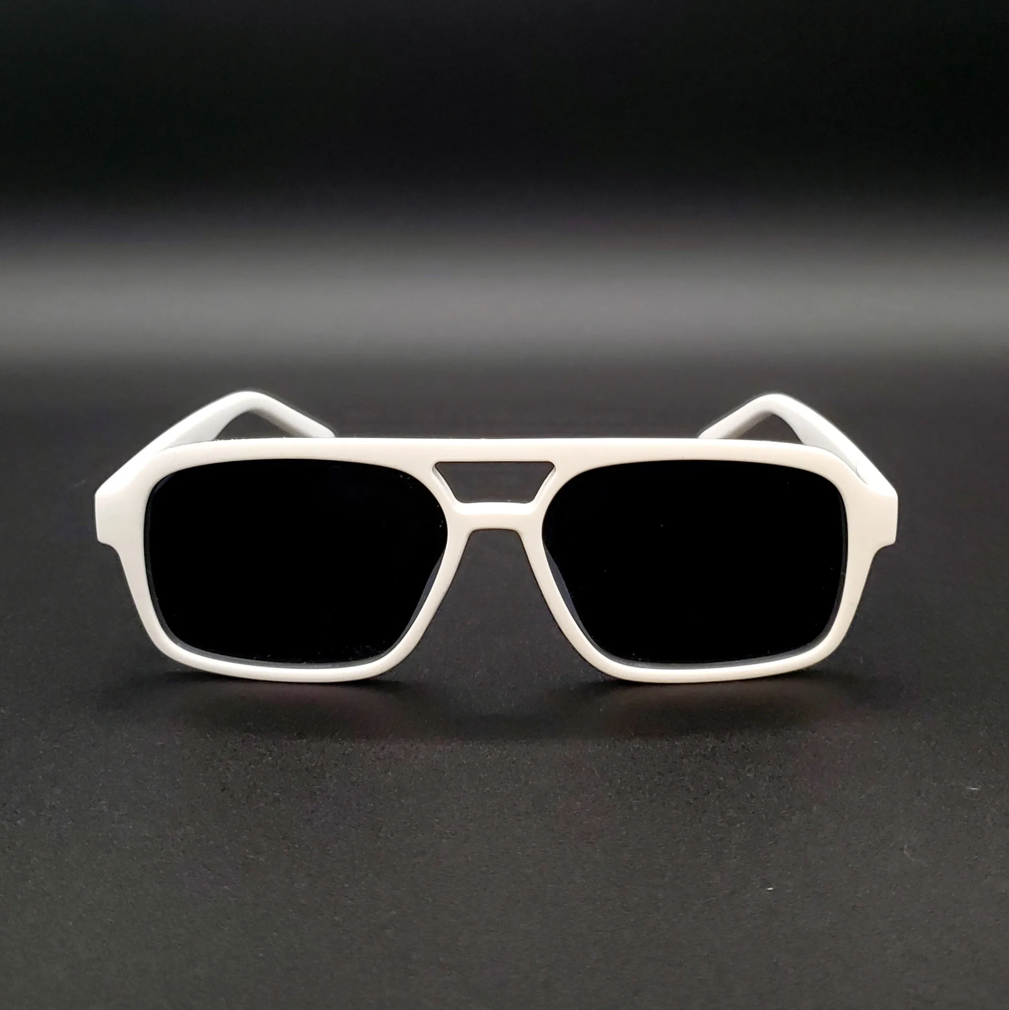 Plastic Aviator Sunglasses in White