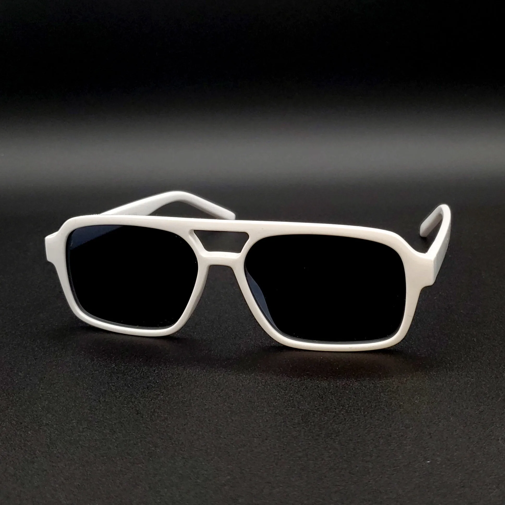 Plastic Aviator Sunglasses in White