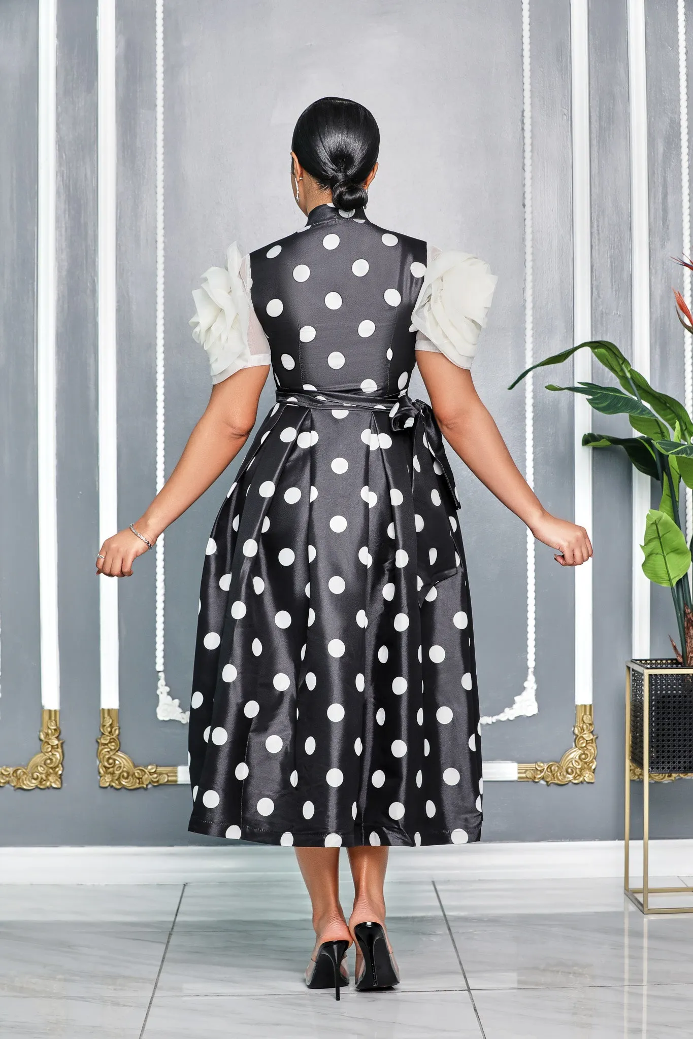 POLKA DOT PRINT WRAP AROUND FLOWER SLEEVES DRESS (BLACK/WHITE)