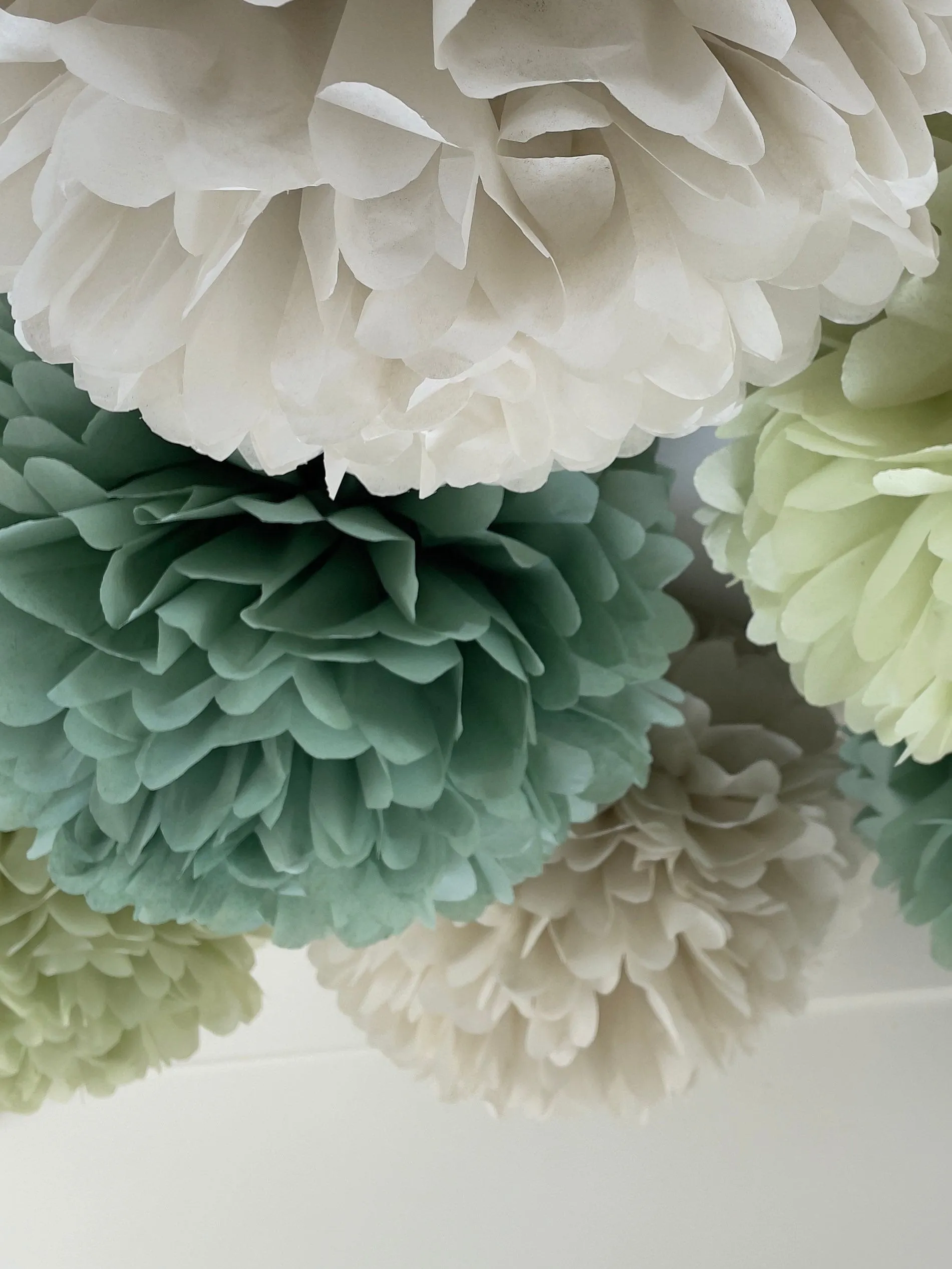 Pom pom set of 16 | sage green Tissue paper pom poms | dusty green Paper flowers | Wedding decor | cream and green party decor