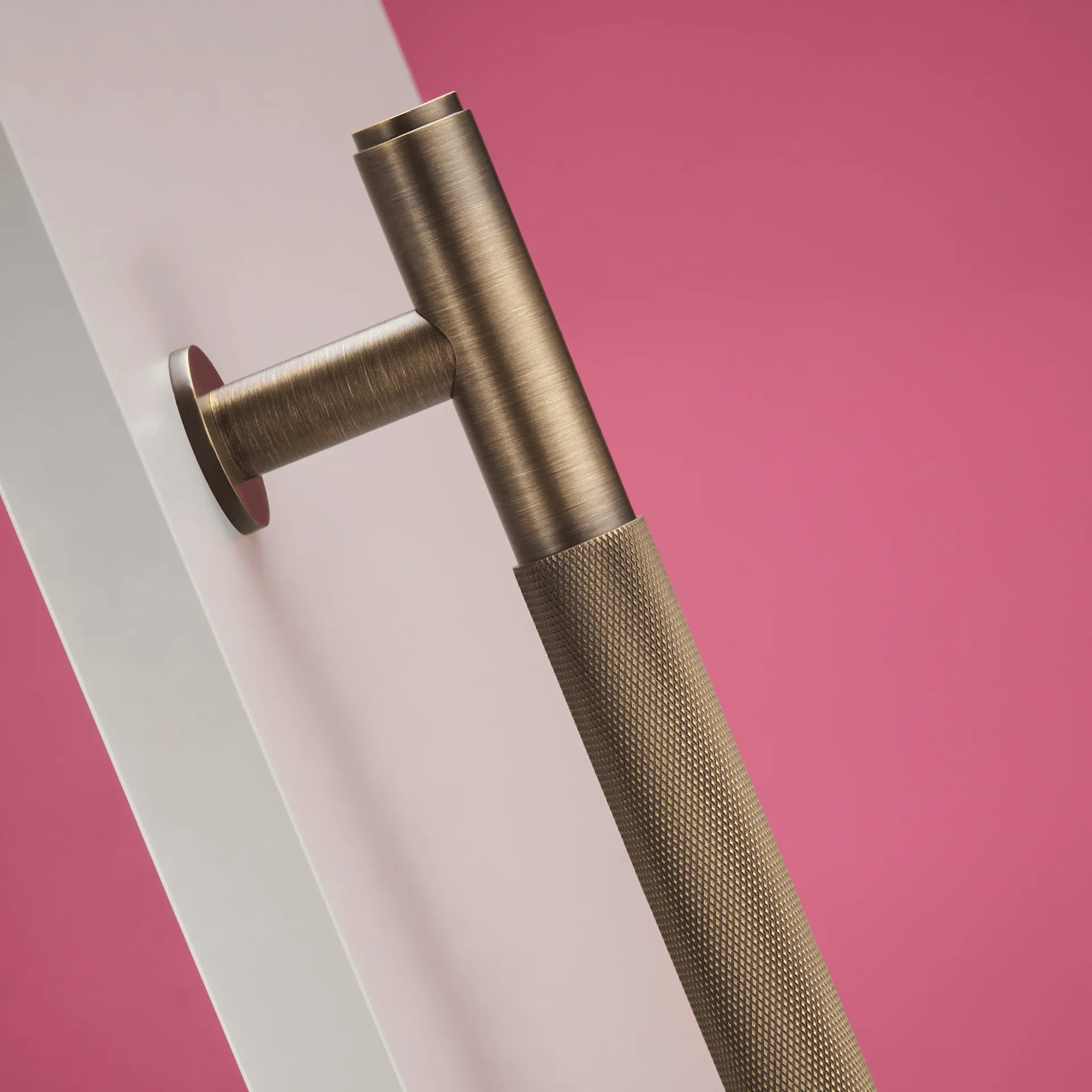 PORTA / Double-Sided Solid Brass Knurled Door Pull