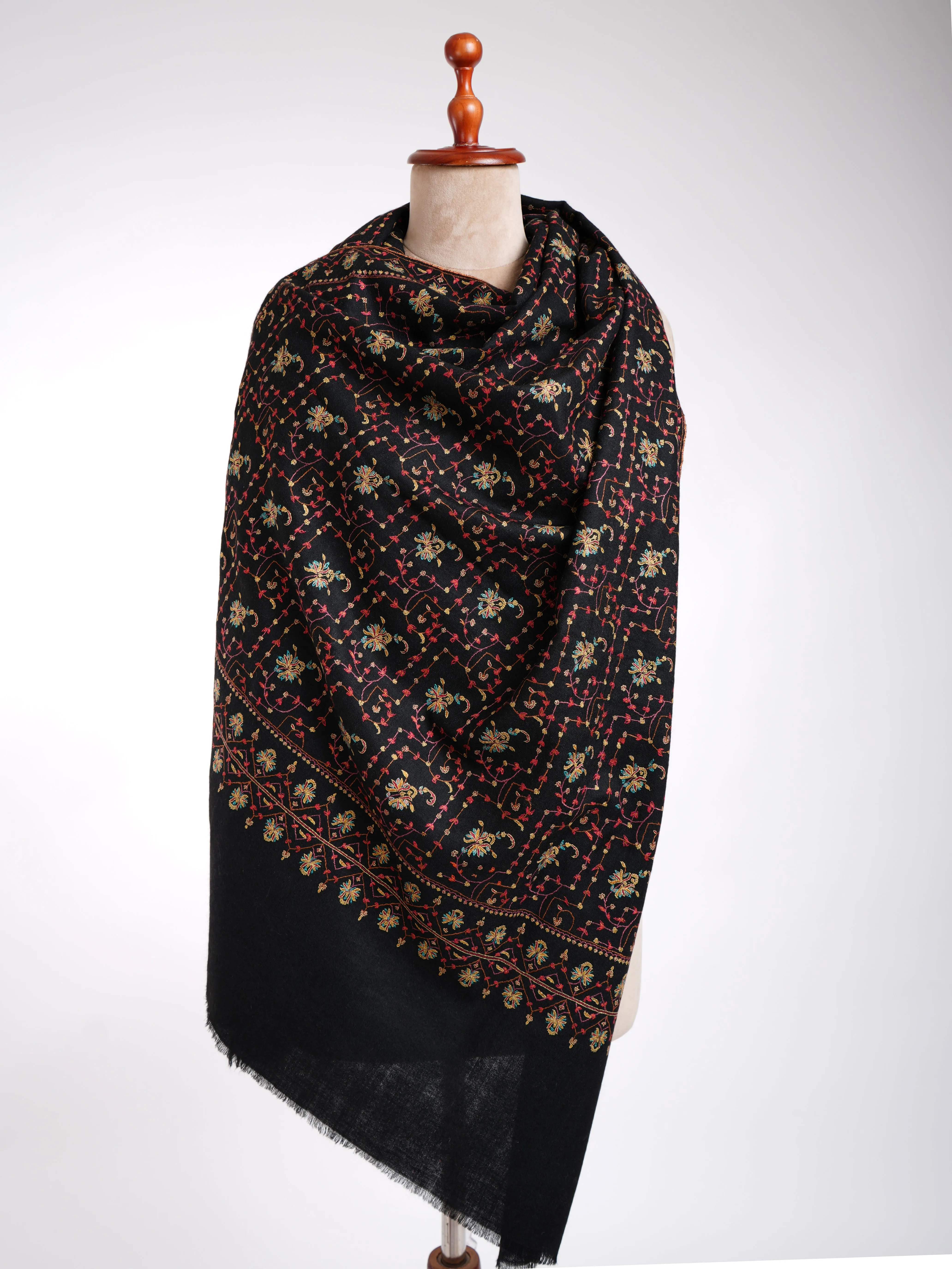 Pretty Black Kashmiri Pashmina Shawl