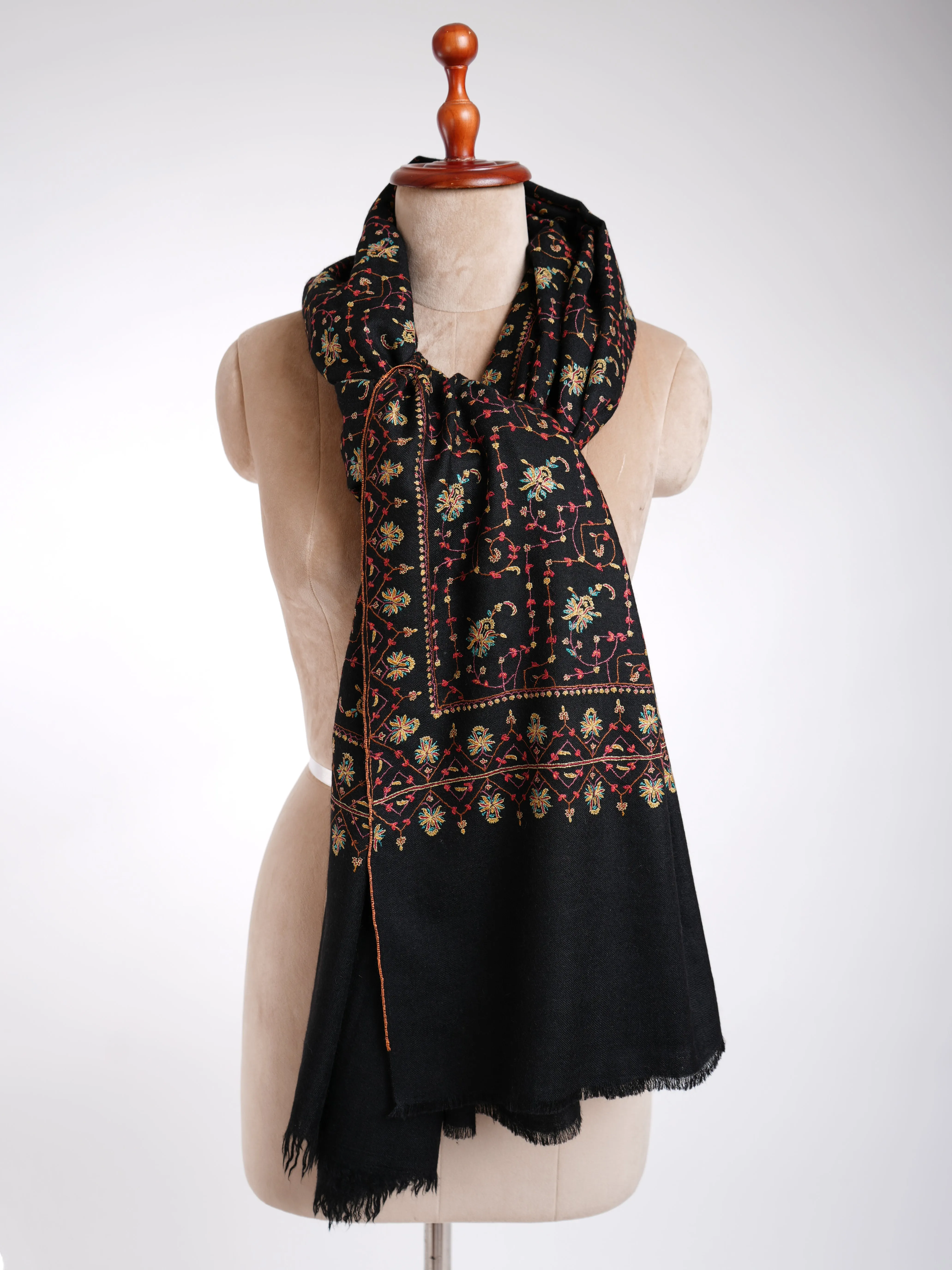 Pretty Black Kashmiri Pashmina Shawl