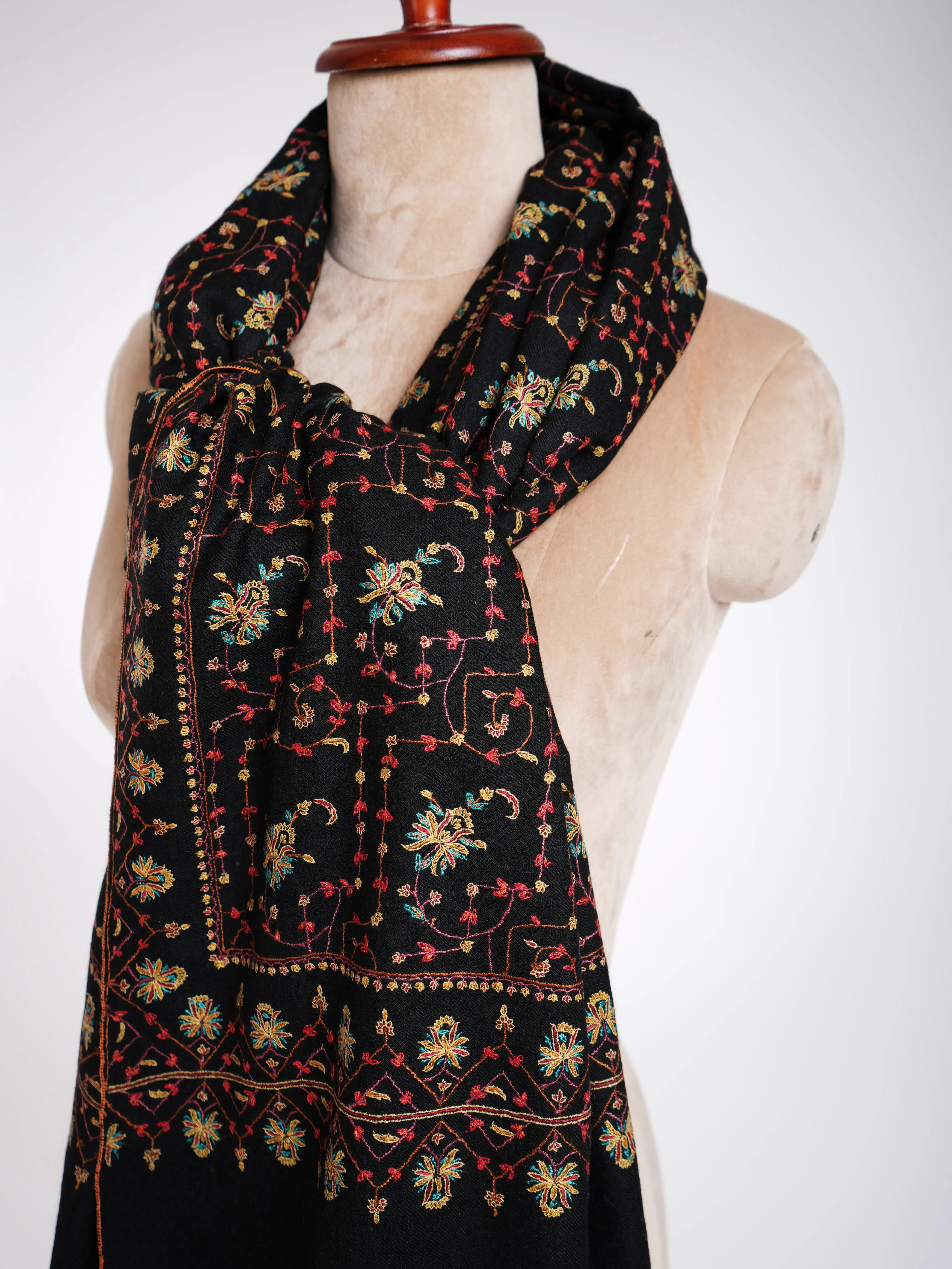 Pretty Black Kashmiri Pashmina Shawl