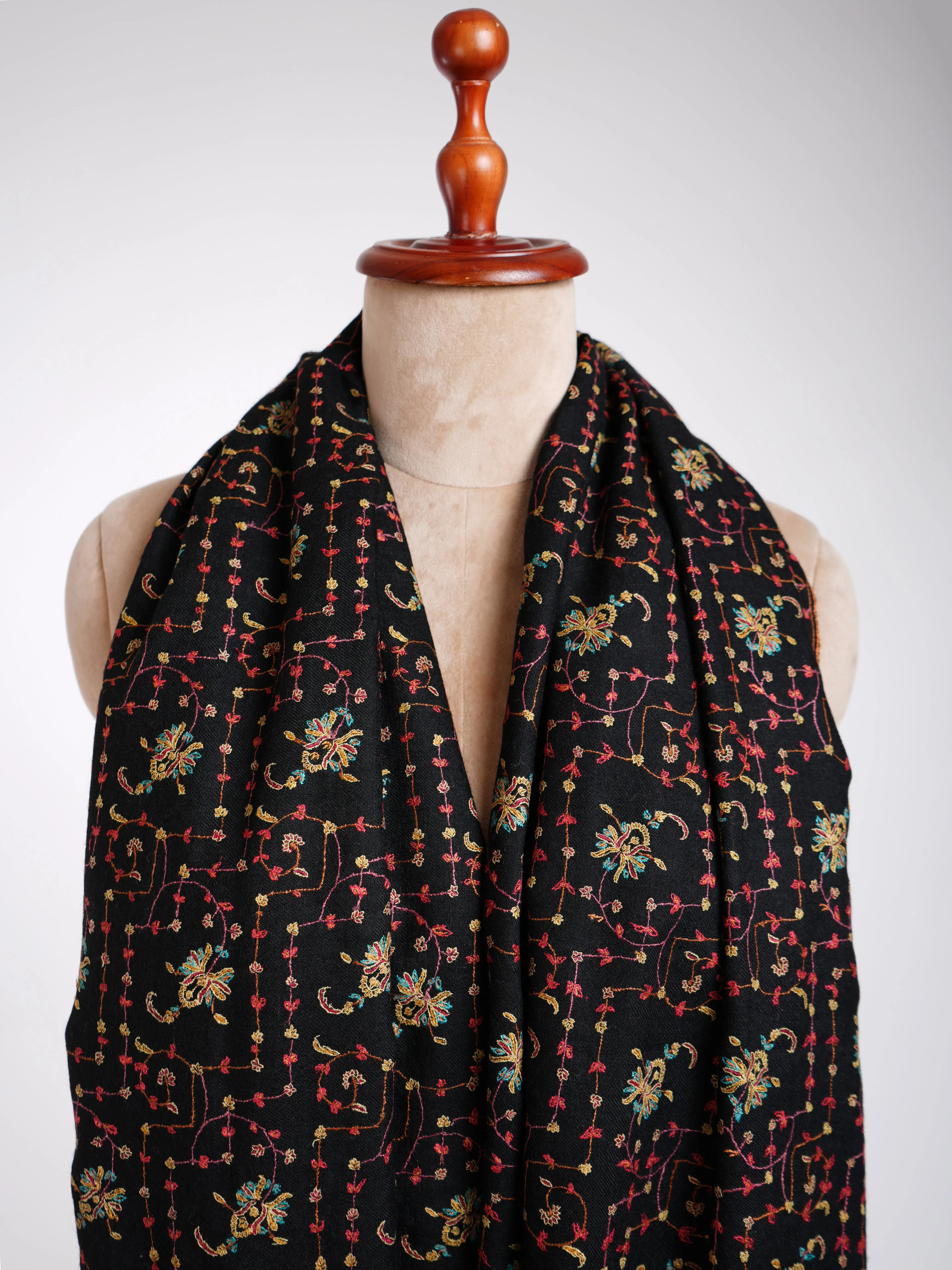 Pretty Black Kashmiri Pashmina Shawl