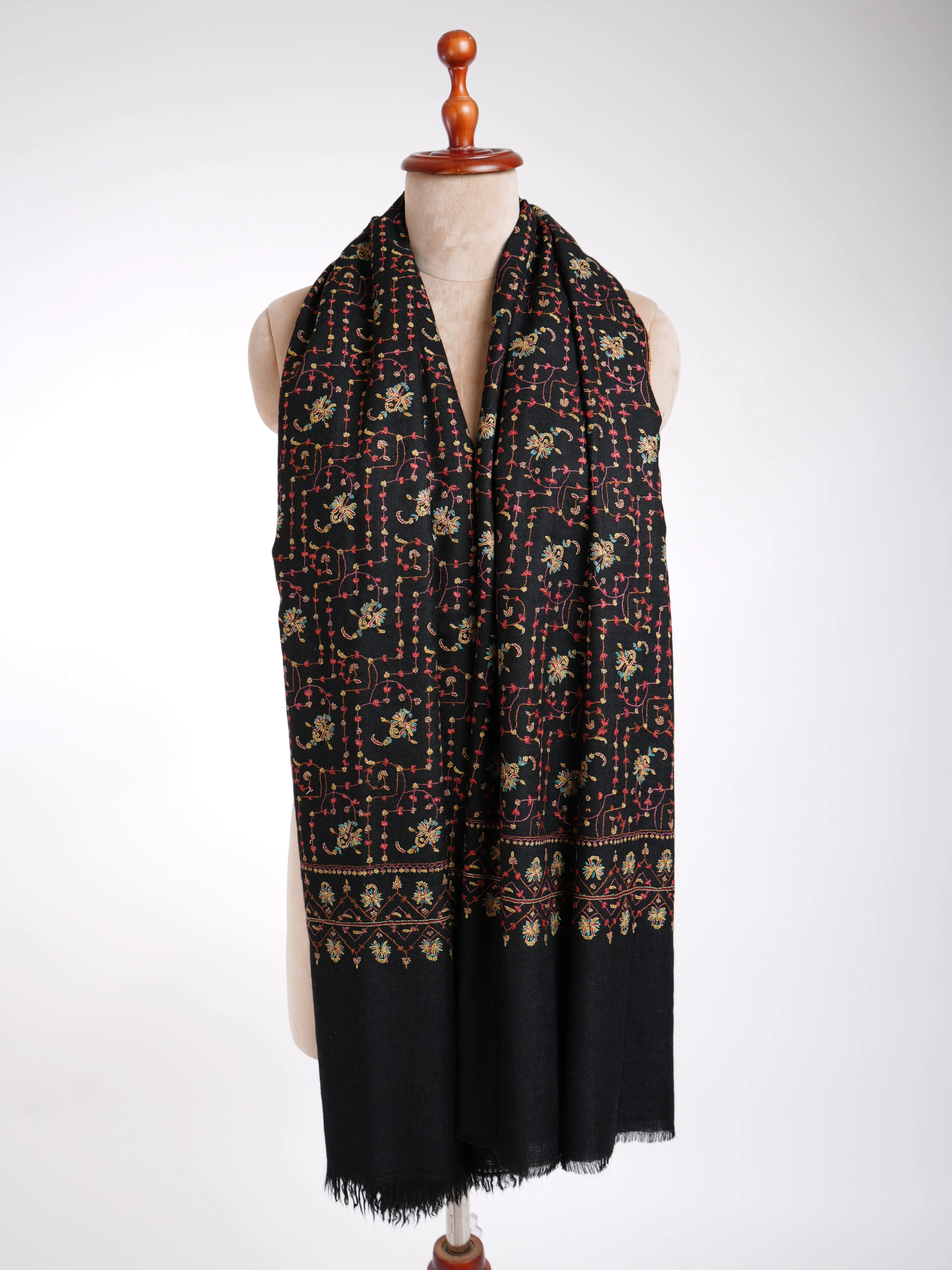 Pretty Black Kashmiri Pashmina Shawl