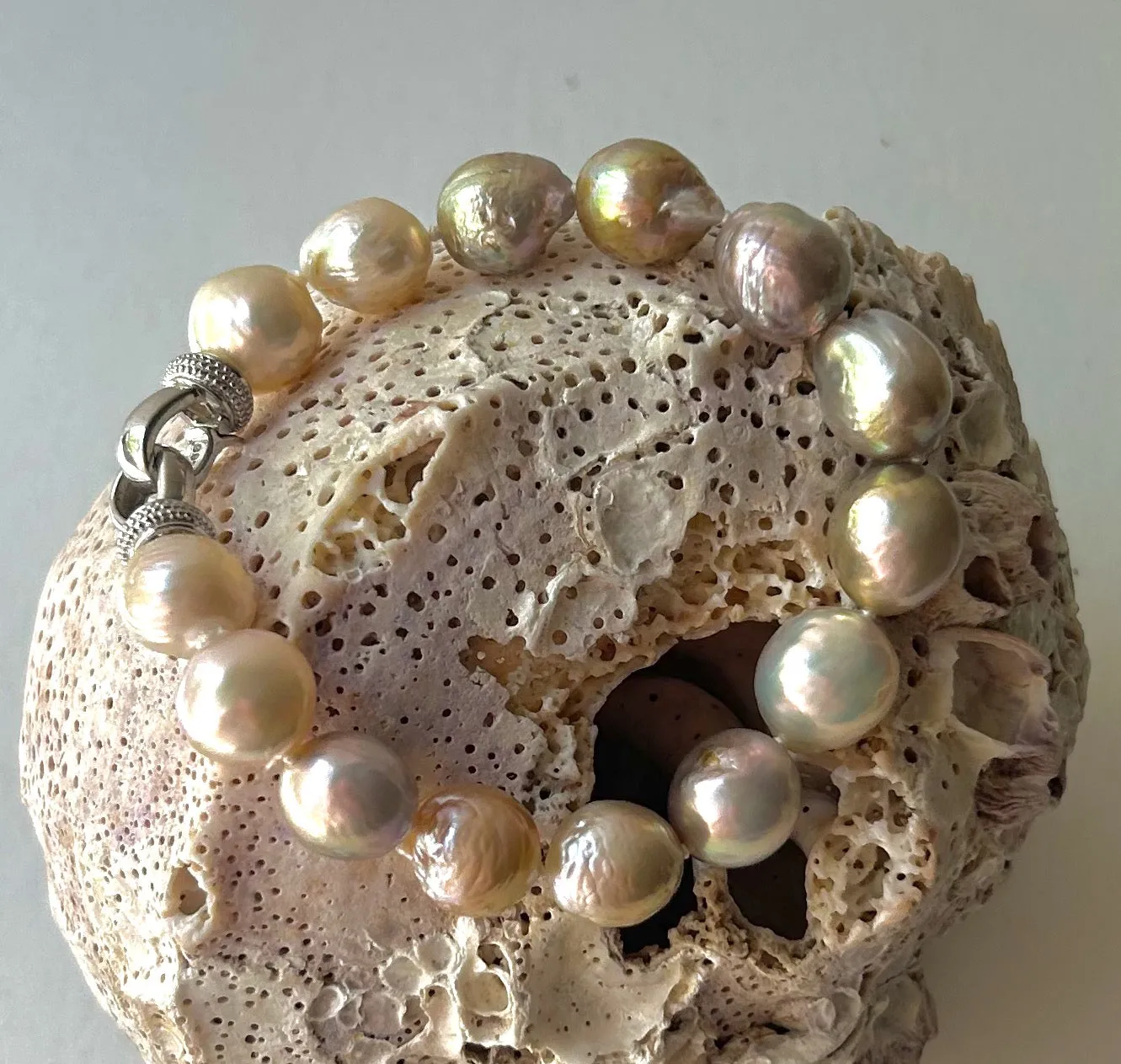 PRETTY IVORY LUSTROUS FRESHWATER PEARL BRACELET IN STERLING SILVER