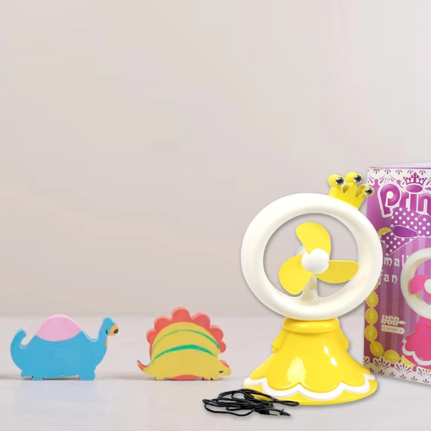 PRINCESS PORTABLE FAN BRIGHT COLOR DESKTOP OFFICE USB & BATTRY OPERATE FAN (Battery Not Include)