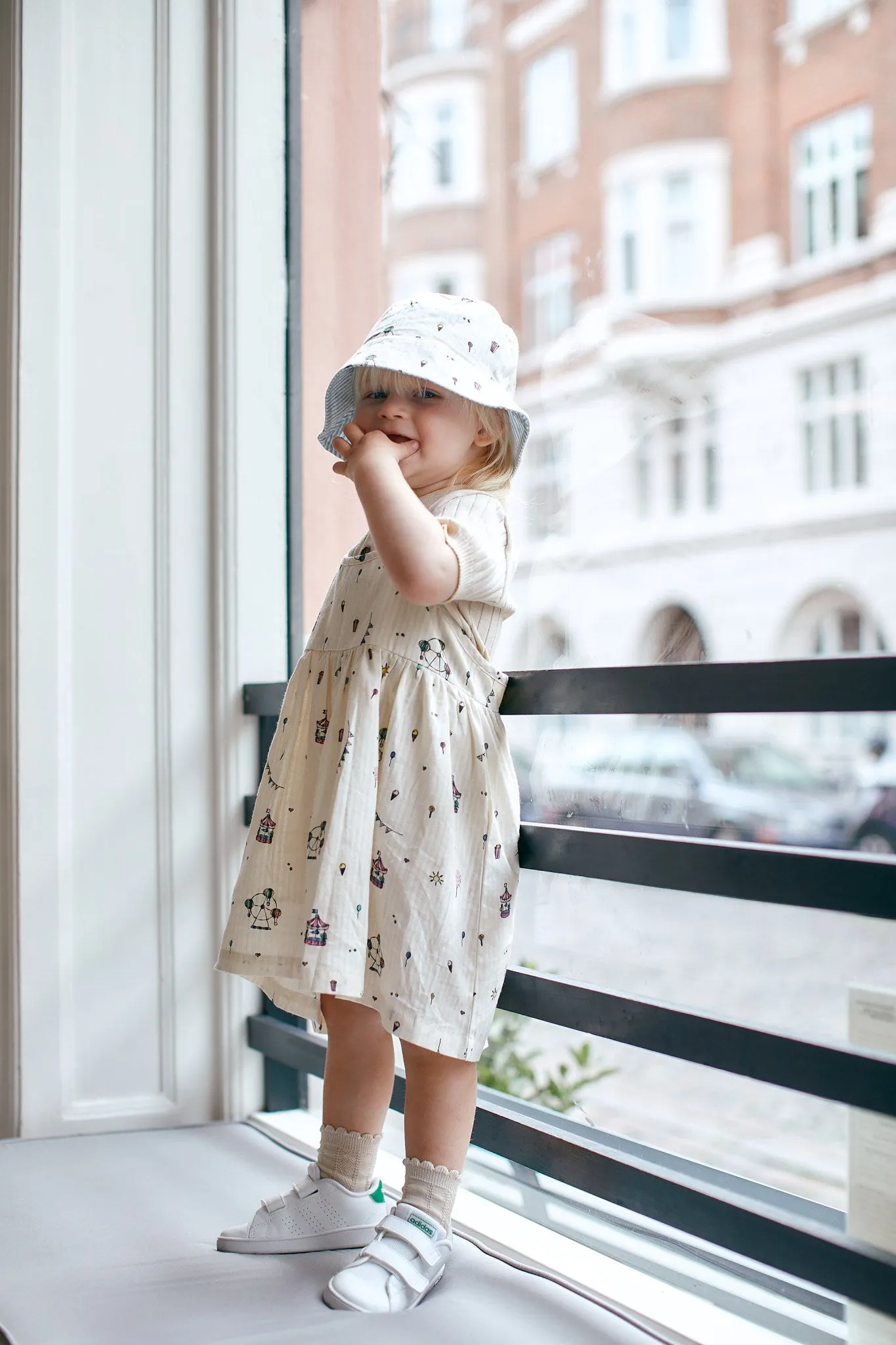 PRINTED RESERVIBLE BUCKET HAT - CREAM TIVOLI PRINT