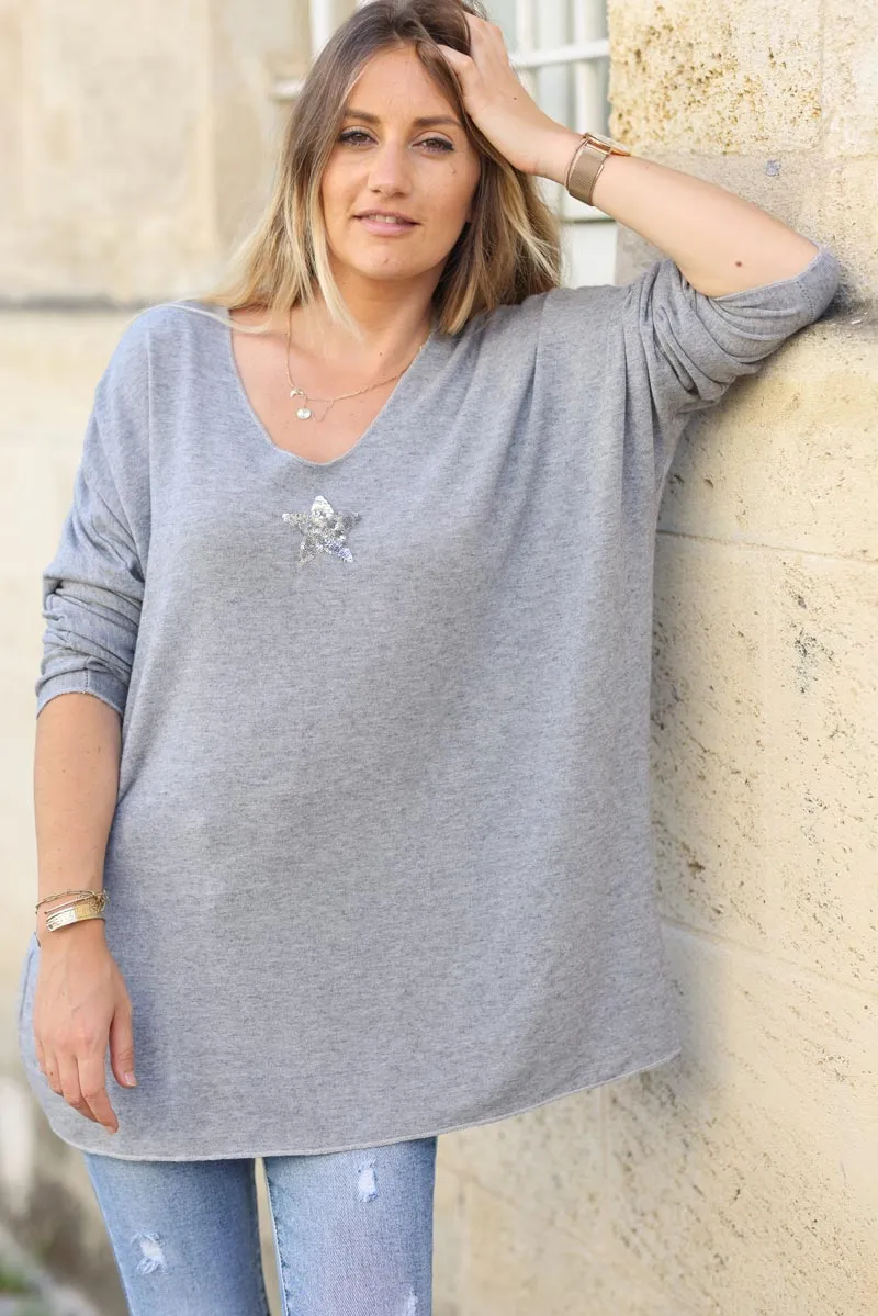 Pull gris clair col v petite étoile sequins