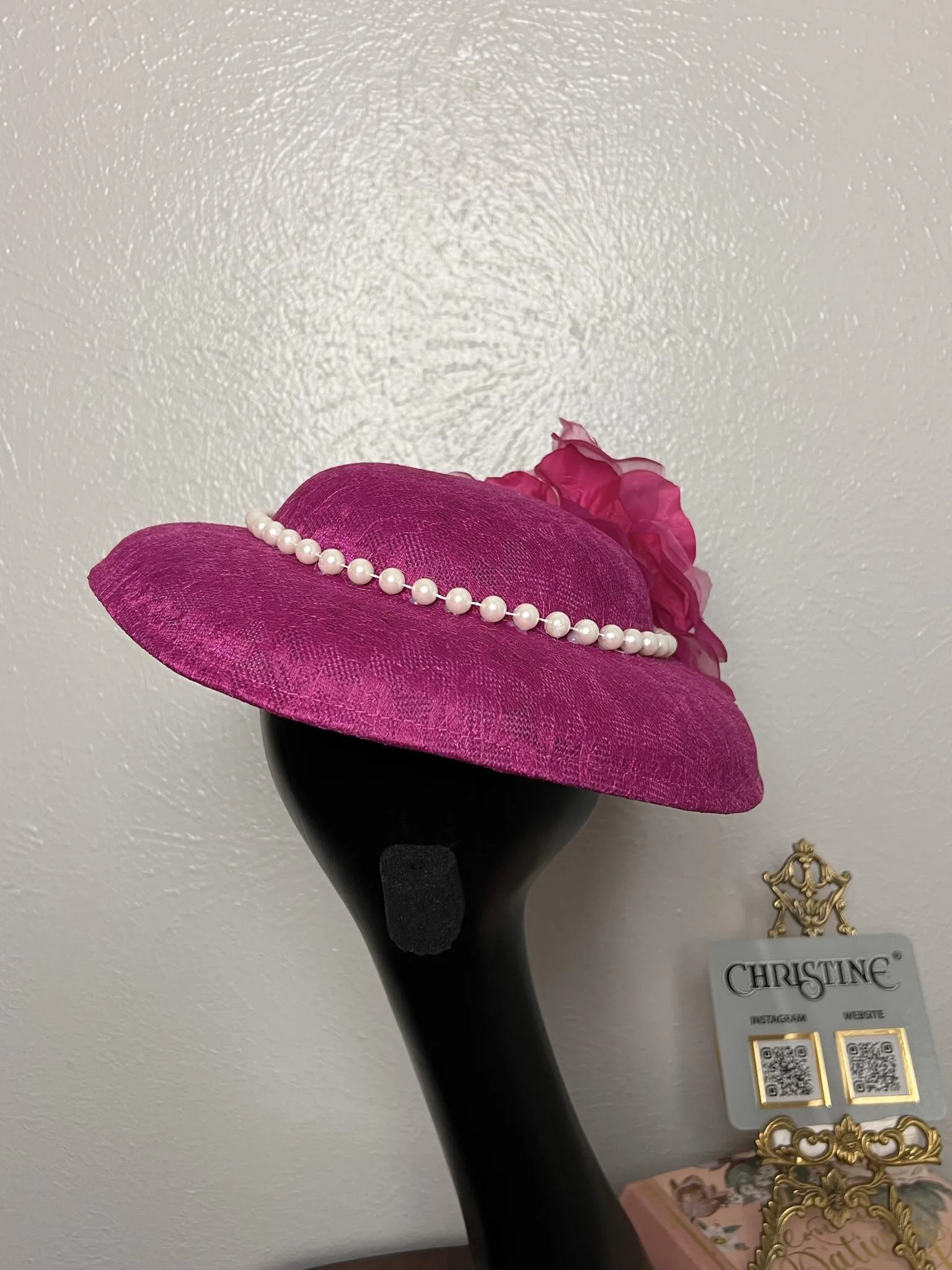 Queen hat in fuchsia