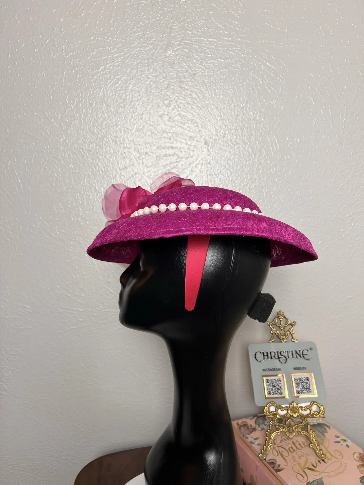 Queen hat in fuchsia