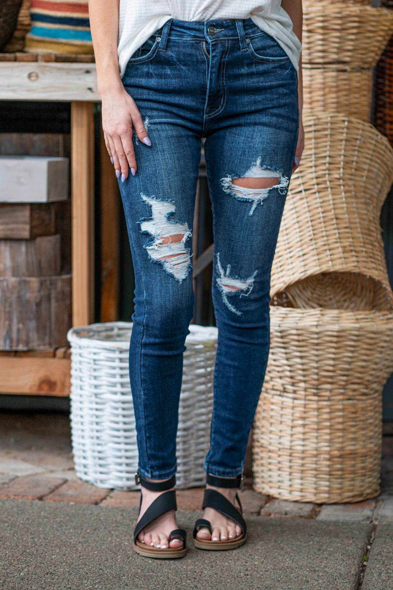 Quinn High Rise Distressed Skinny