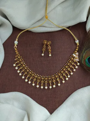 "Traditional Antique Necklace with Earrings featuring Pearl Drops and Kemp & Green Stones"