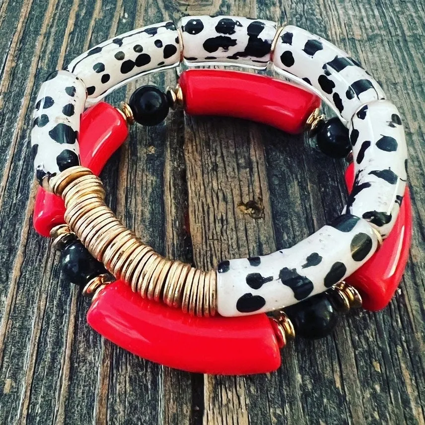 Red and black beaded bracelet single