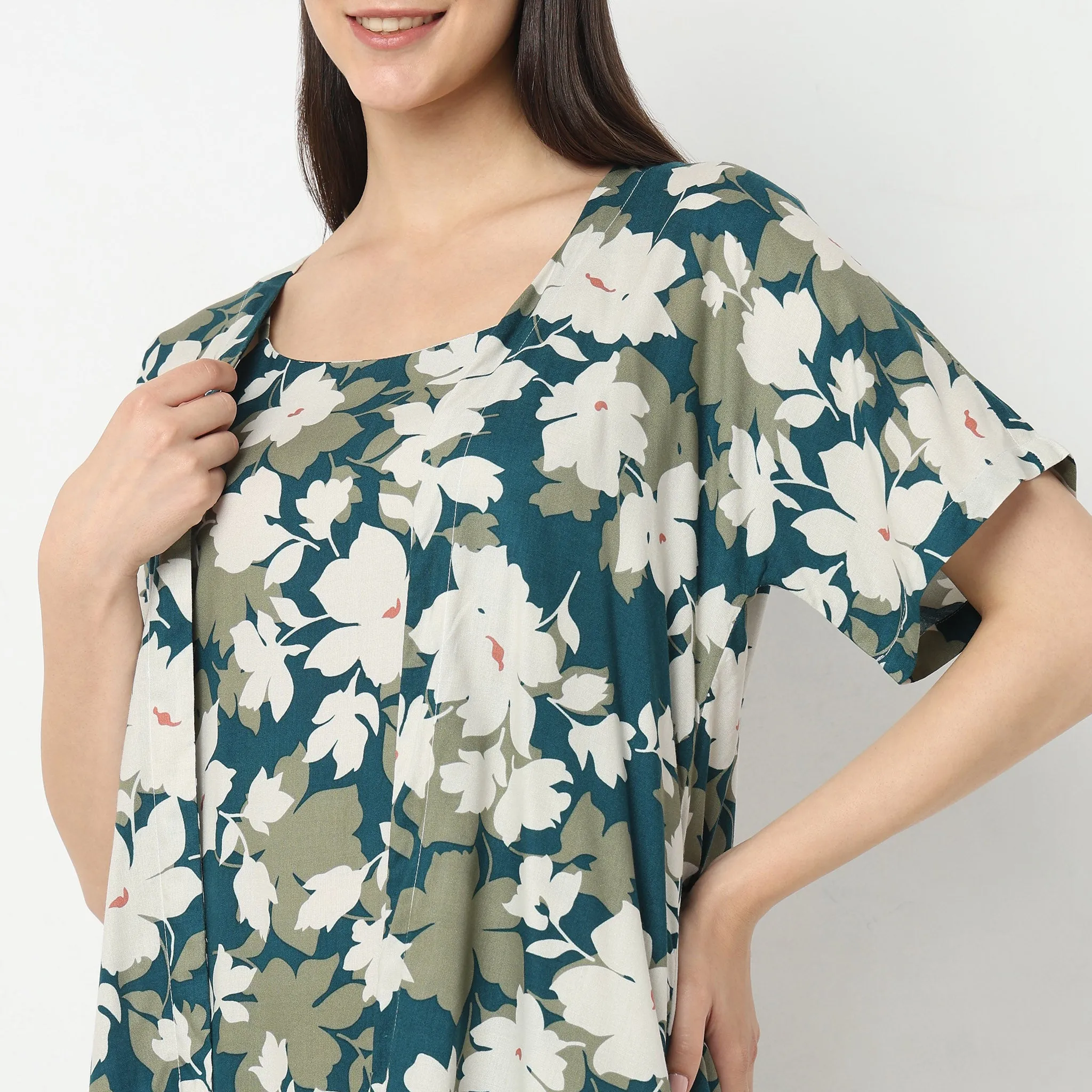 Regular Fit Floral Lounge Shrug