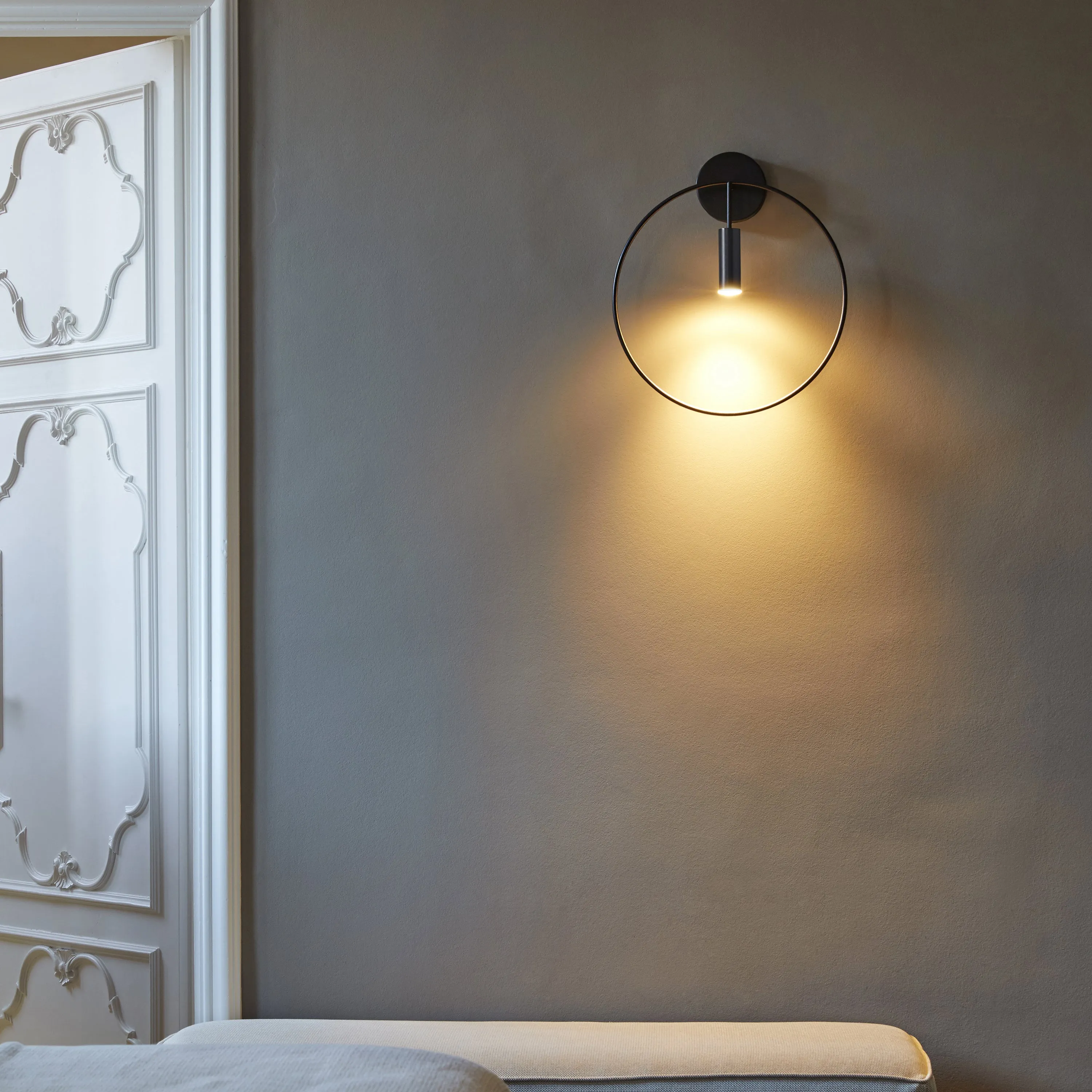 Revolta Wall Light