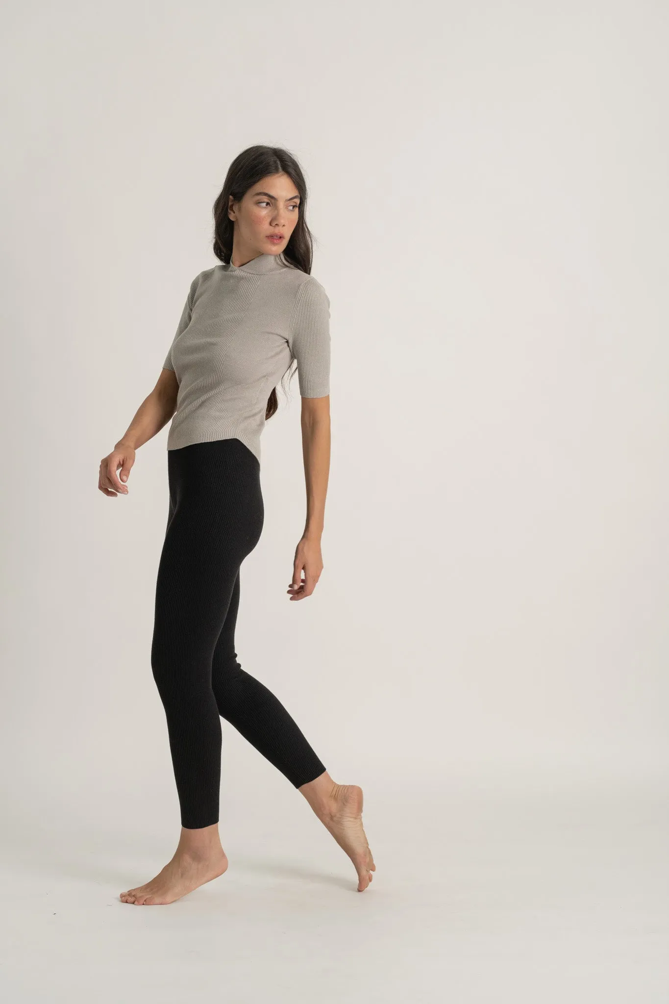 Ribbed Linen Entonnoir Top in Pebble Grey