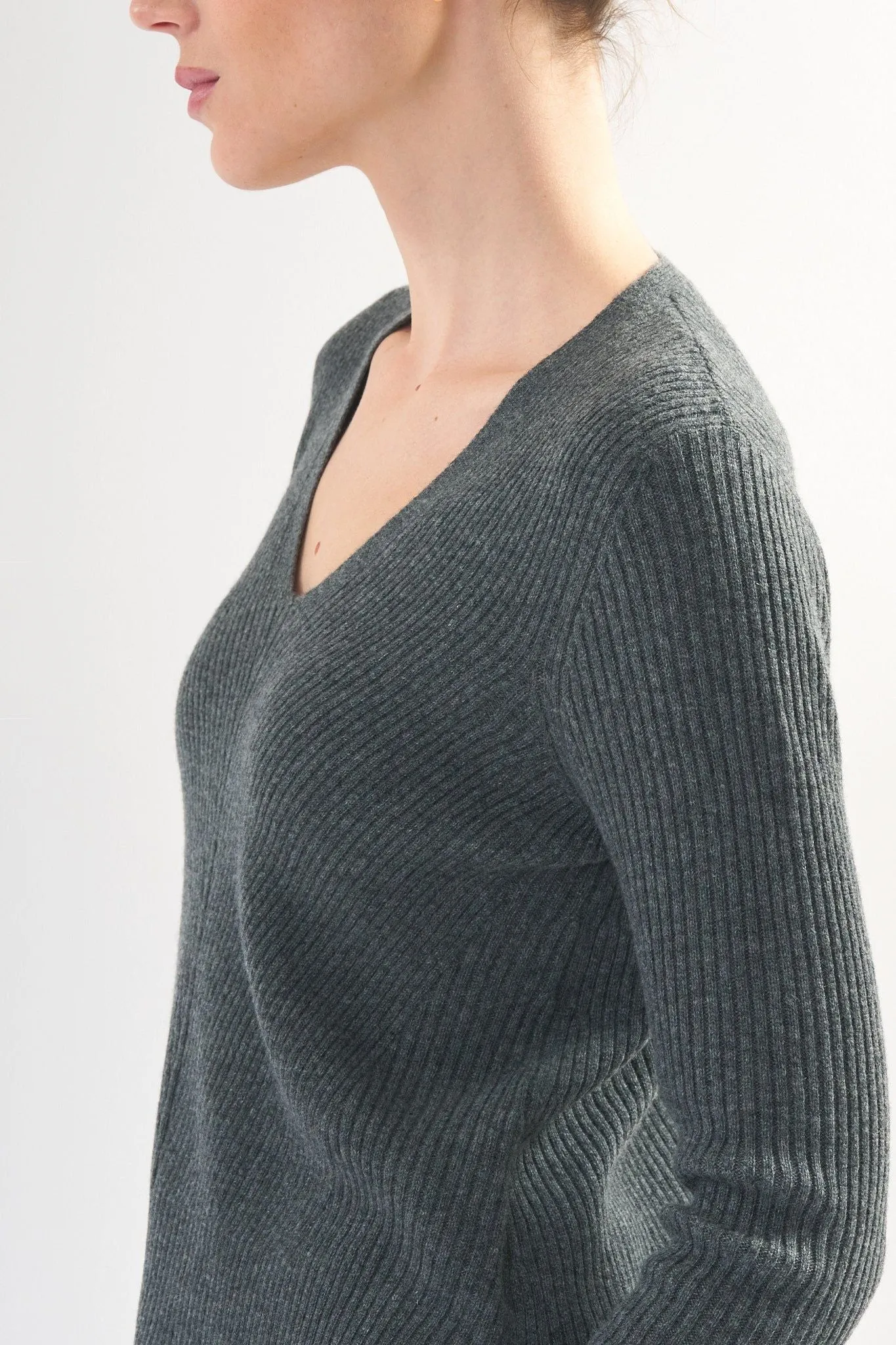 Robertson Madison 100% Cashmere V-Neck Sweater CC-265 | Dark Heather Grey | Clearance Final Sale