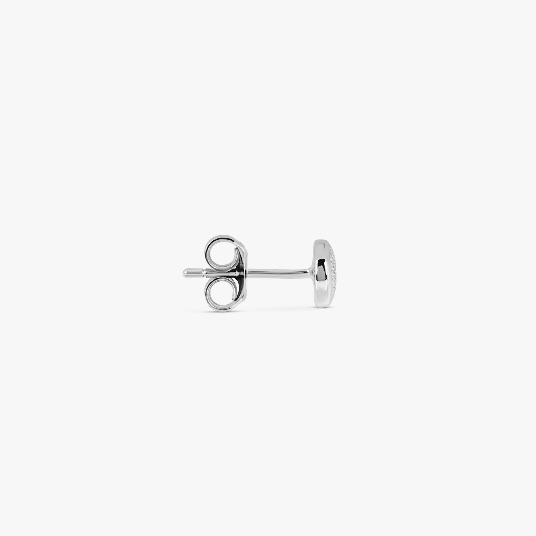 Round Essential stud earring in sterling silver