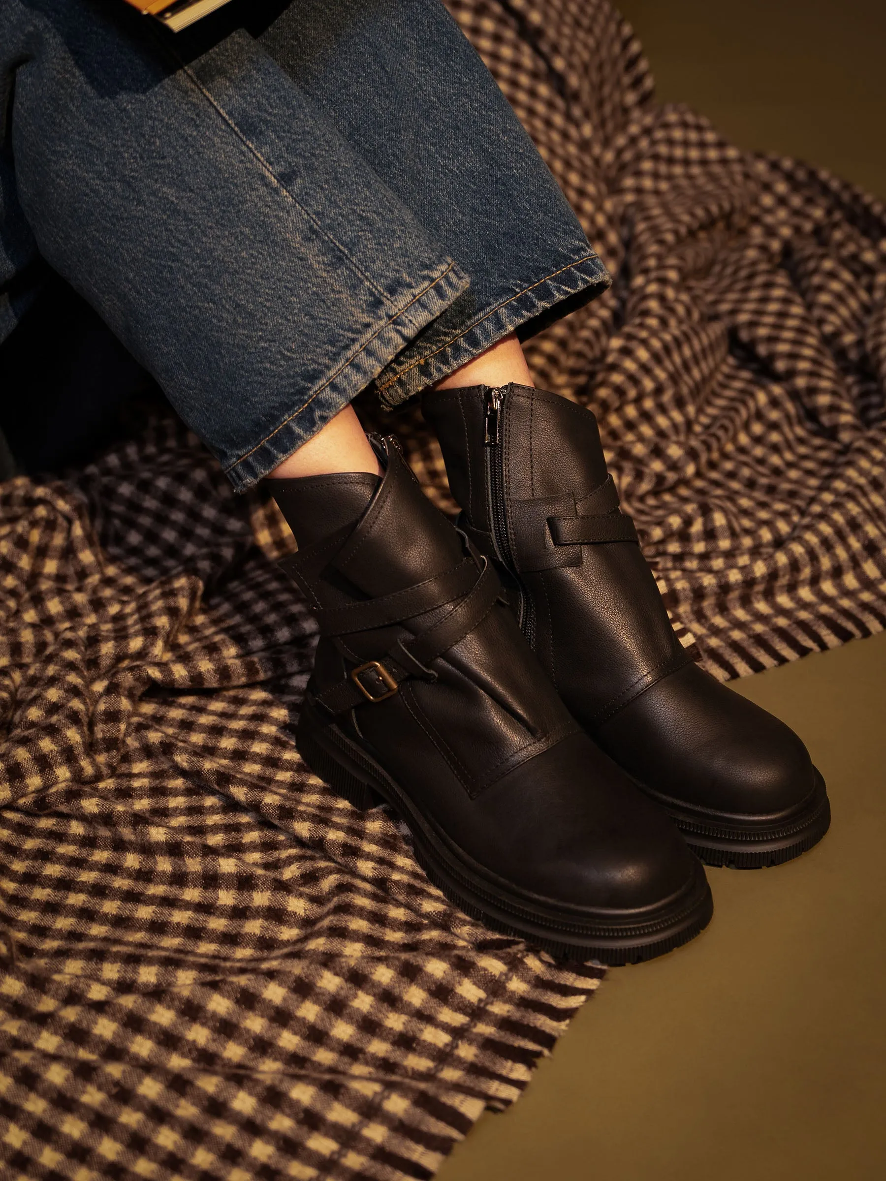 Round Toe Leather Pleated Boots