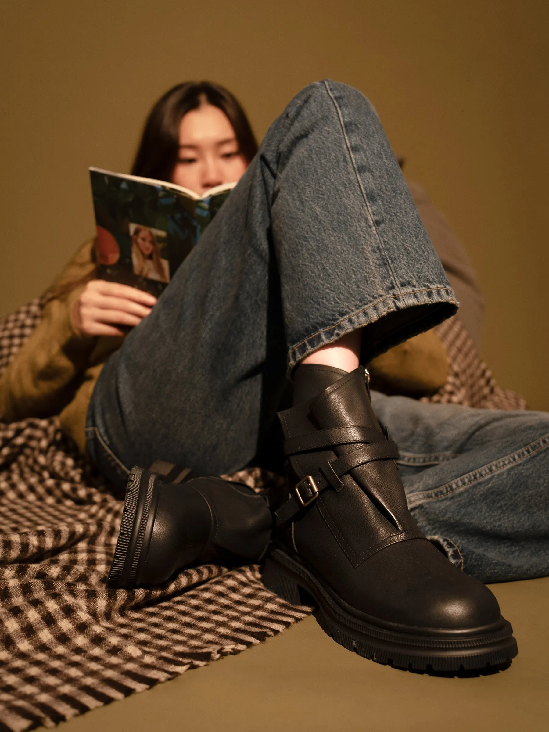 Round Toe Leather Pleated Boots