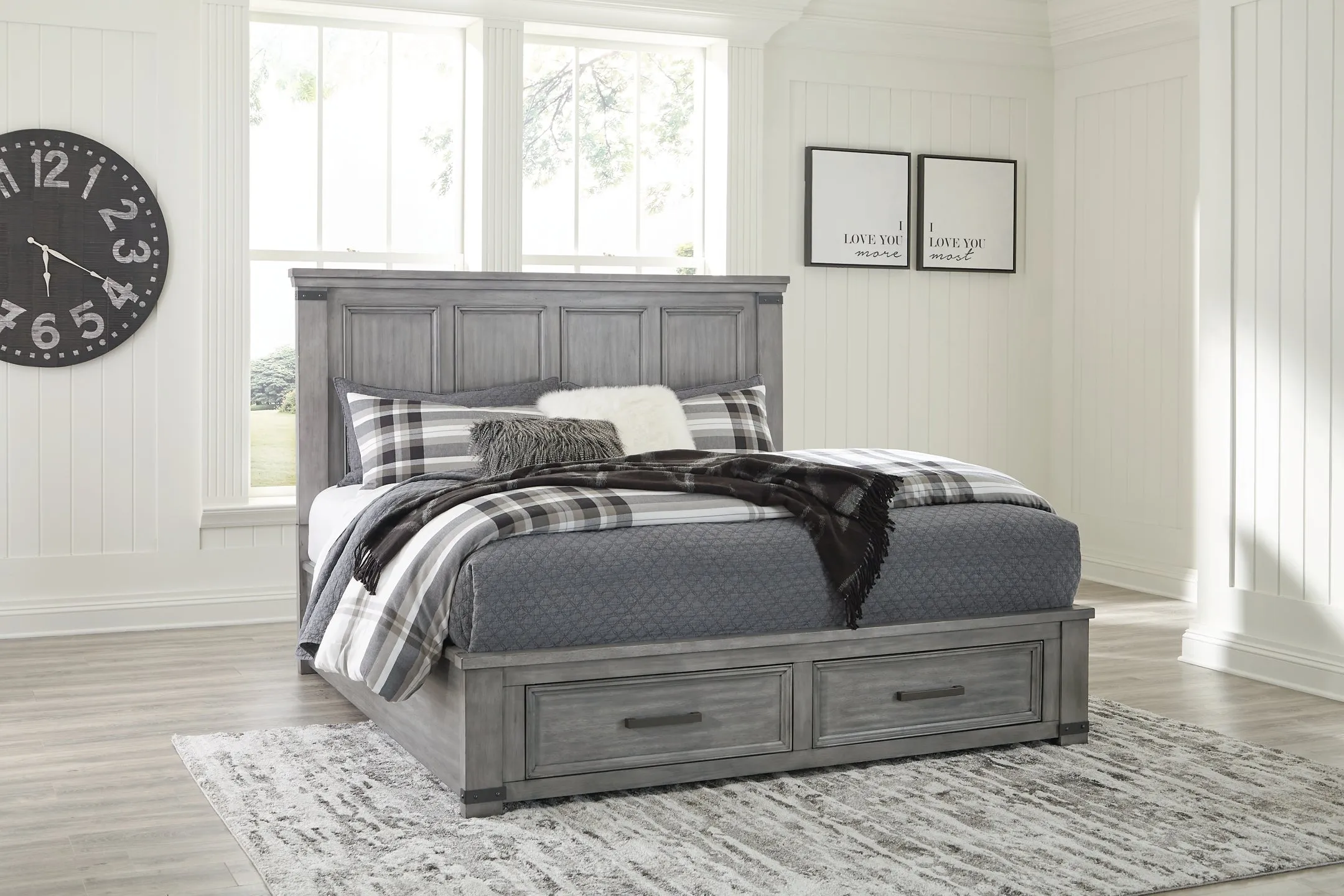 Russelyn King Storage Bed with Mirrored Dresser