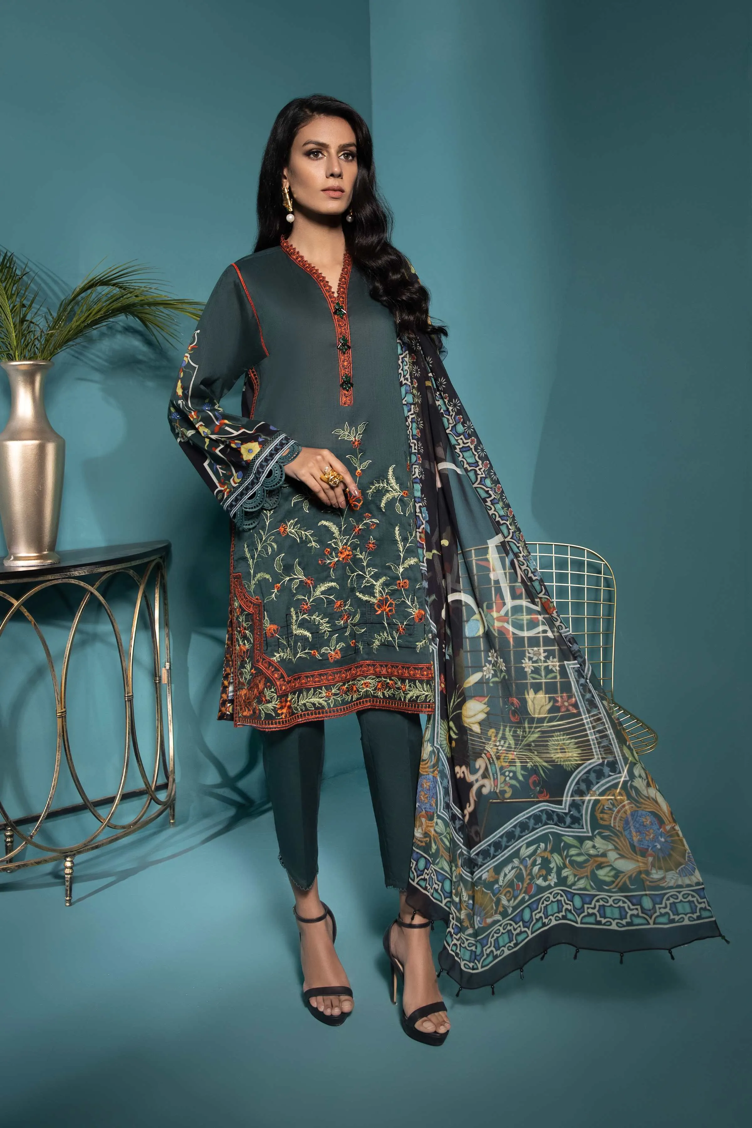 Sapphire Lawn Collection 2021 – Signature Series · Creed