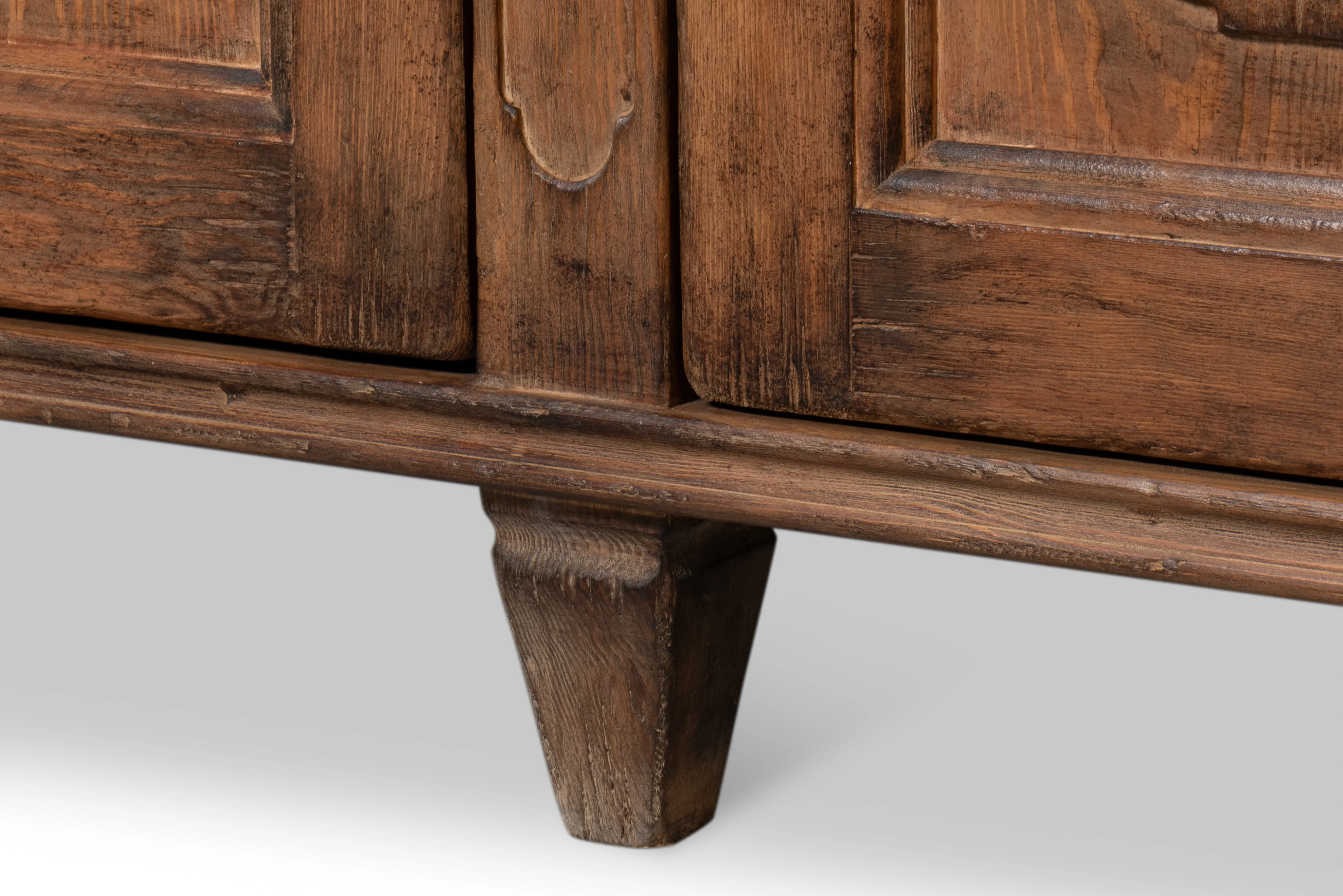 Sarreid - French Country Sideboard  Old Pine Stain - Tan - Traditional