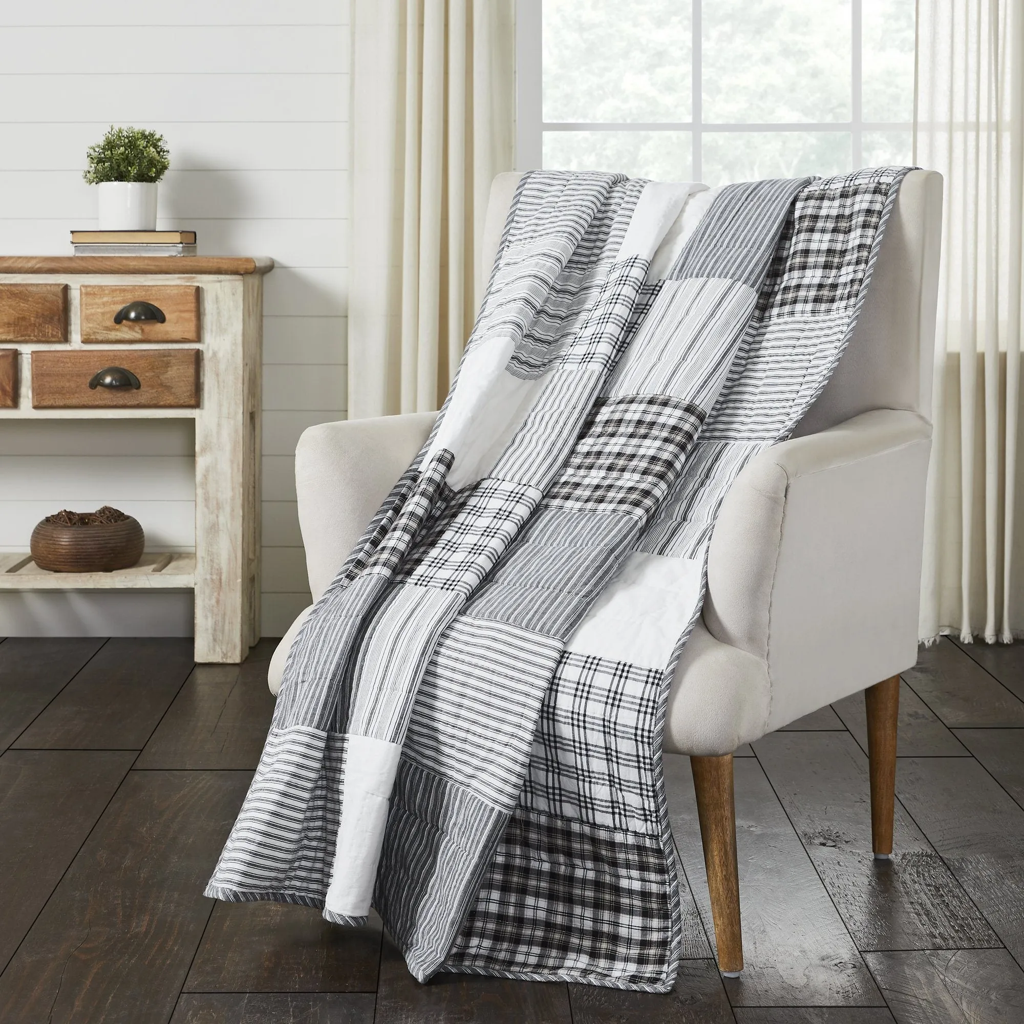 Sawyer Mill Black Block Throw