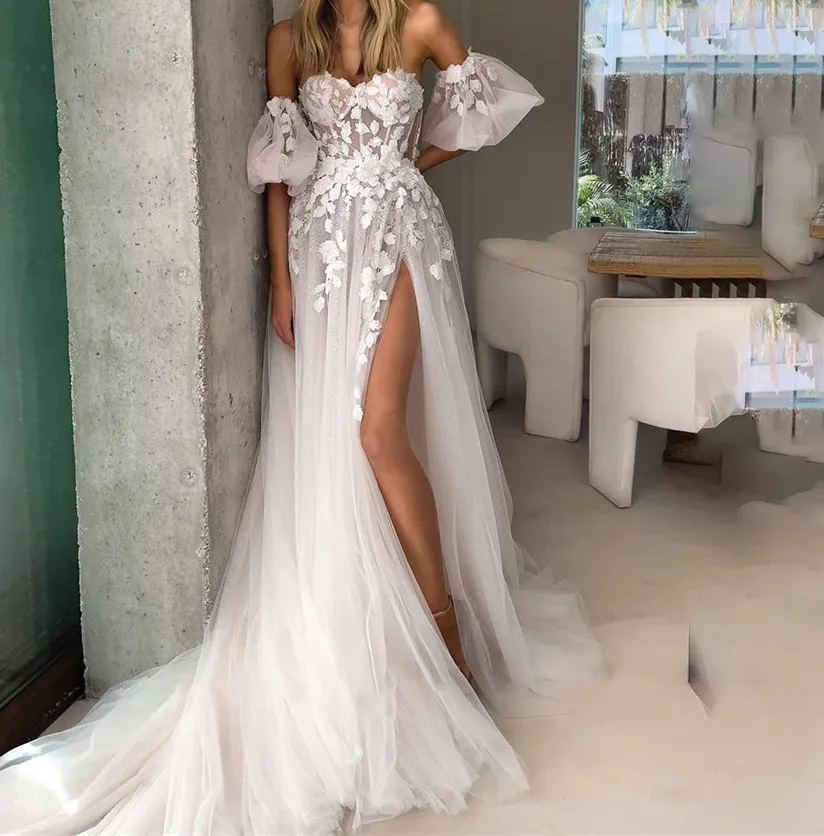 Sexy A-Line Bride Dress Sweetheart Floral Appliquéd Illusion Slit Wedding Dress