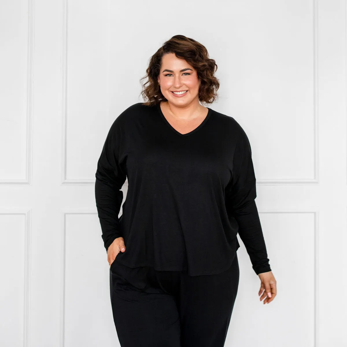 Sharon relaxed v-neck long-sleeve tee - black