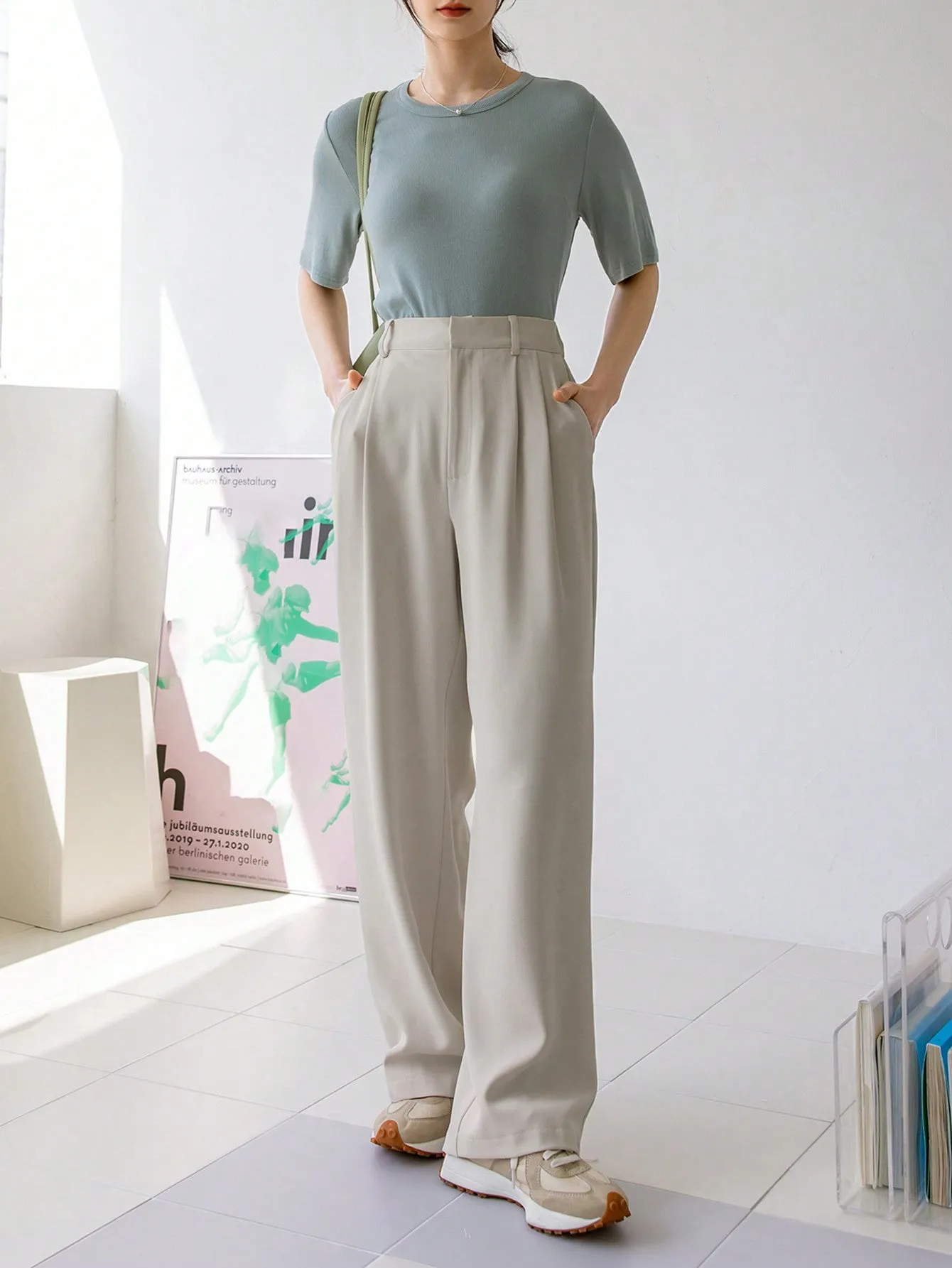 SHEIN Dazy-Less Plicated Detail Wide Leg Trousers