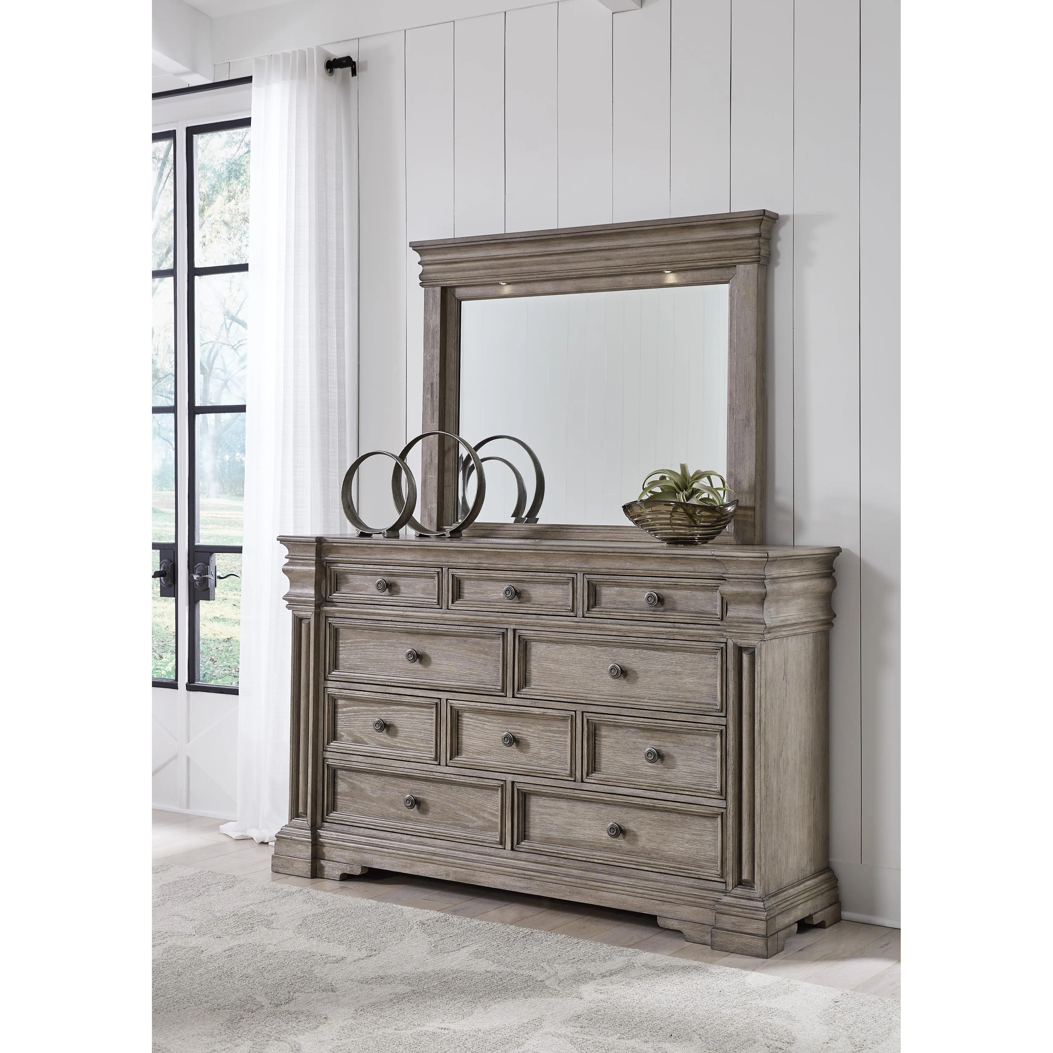 Signature Design by Ashley Blairhurst 10-Drawer Dresser B916-31