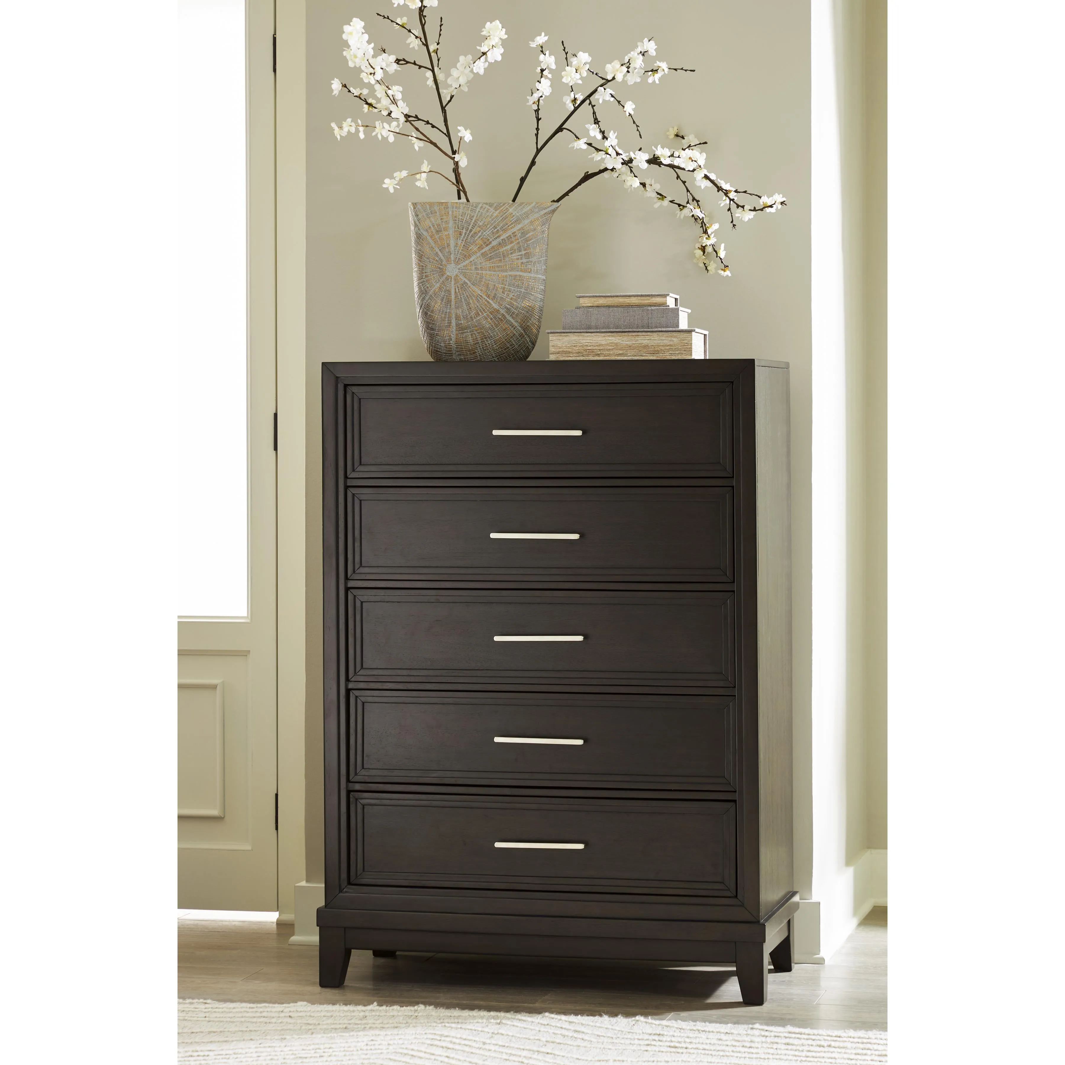 Signature Design by Ashley Neymorton 5-Drawer Chest B618-46