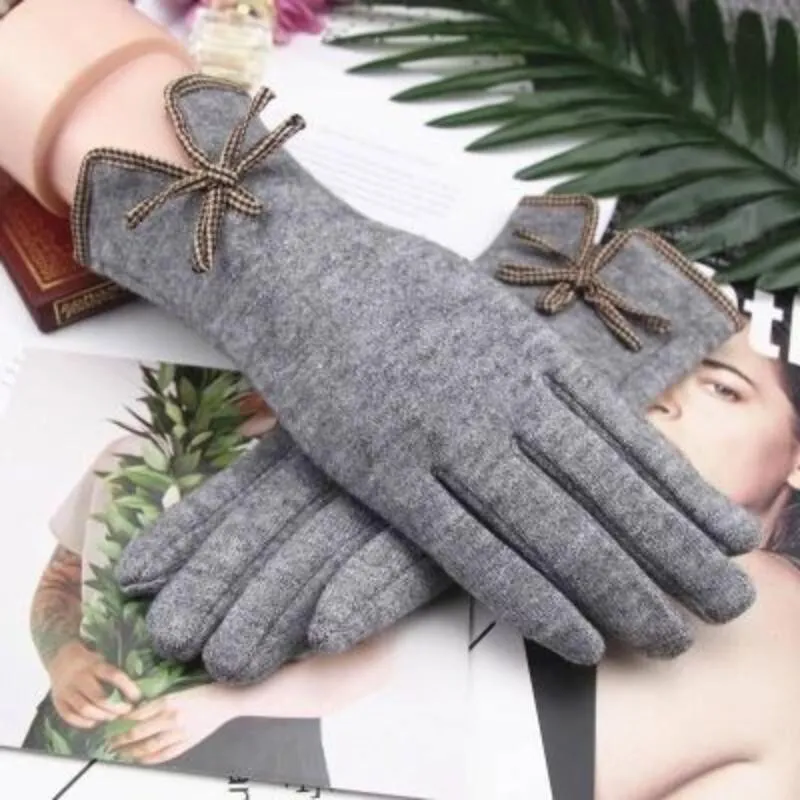 Simple and Chic Winter Glove Liners