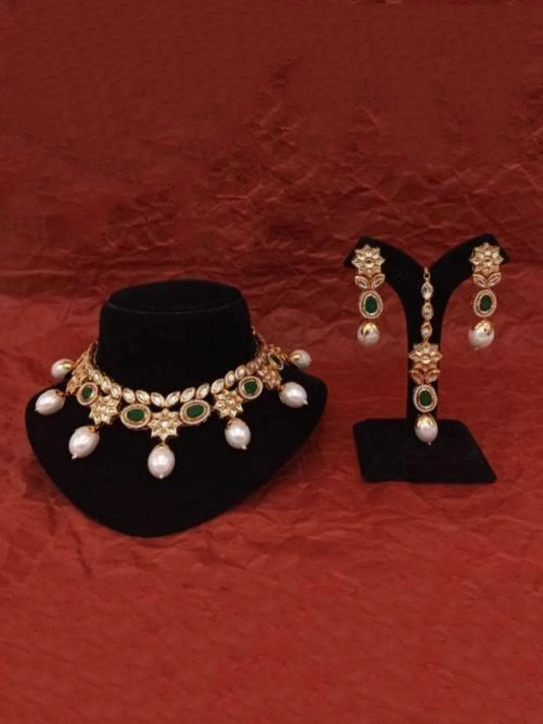 Simple Kundan Big Pearl Necklace Earring And Teeka Set