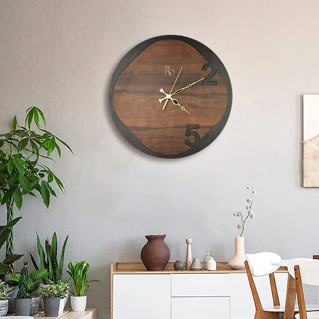 Sleek Modern Clock with Oversized Numerals on a Wooden Disk