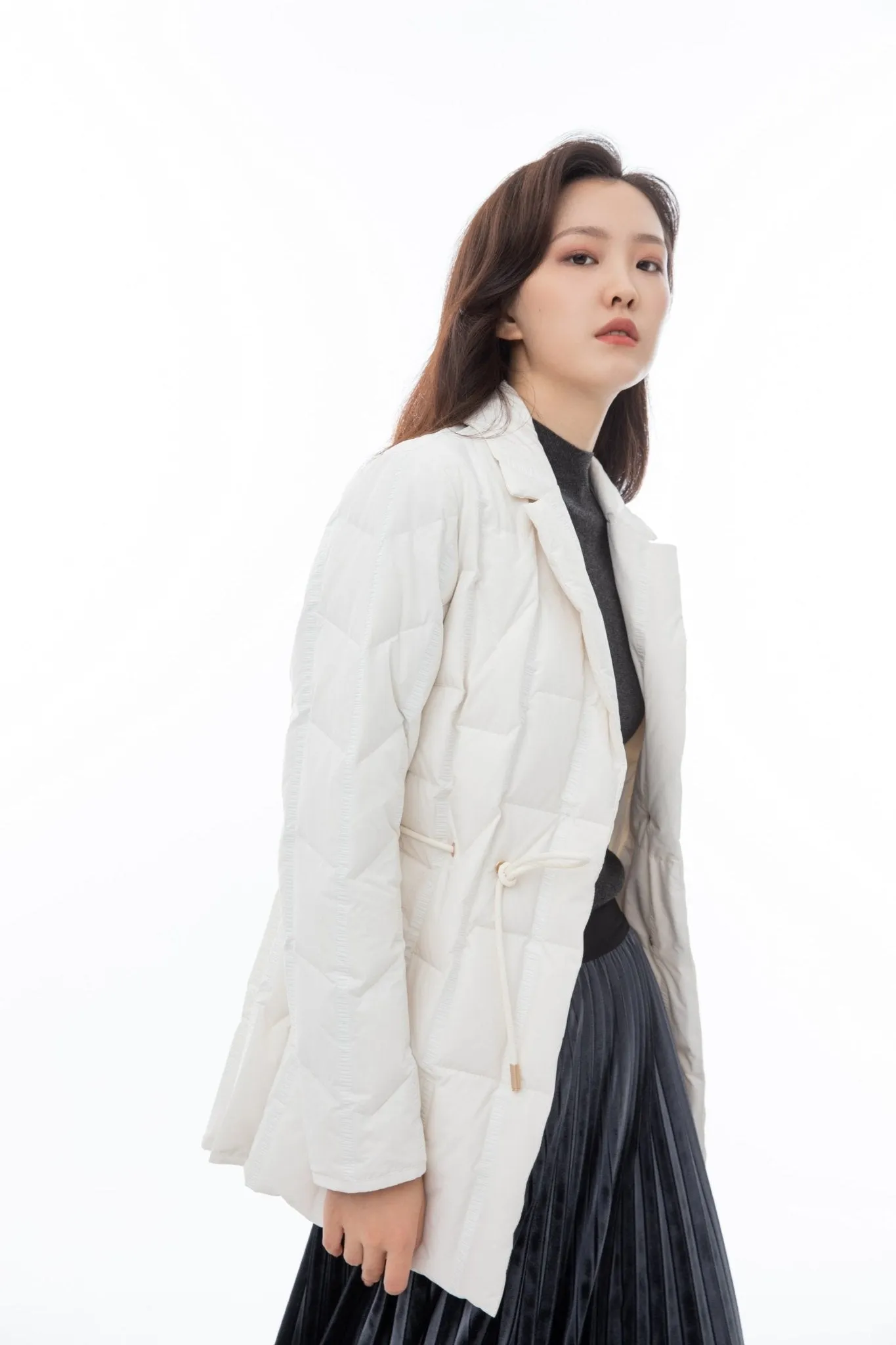 Sleek White Blazer-Inspired Down Jacket