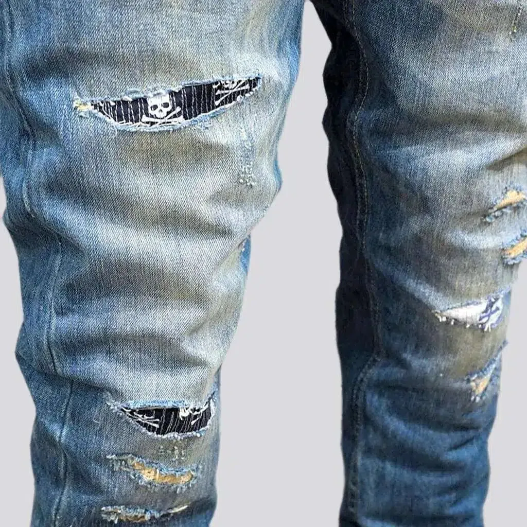 Small skulls embroidery jeans
 for men