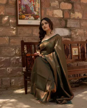 Smashing Dark Green Soft Silk Saree With Snazzy Blouse Piece