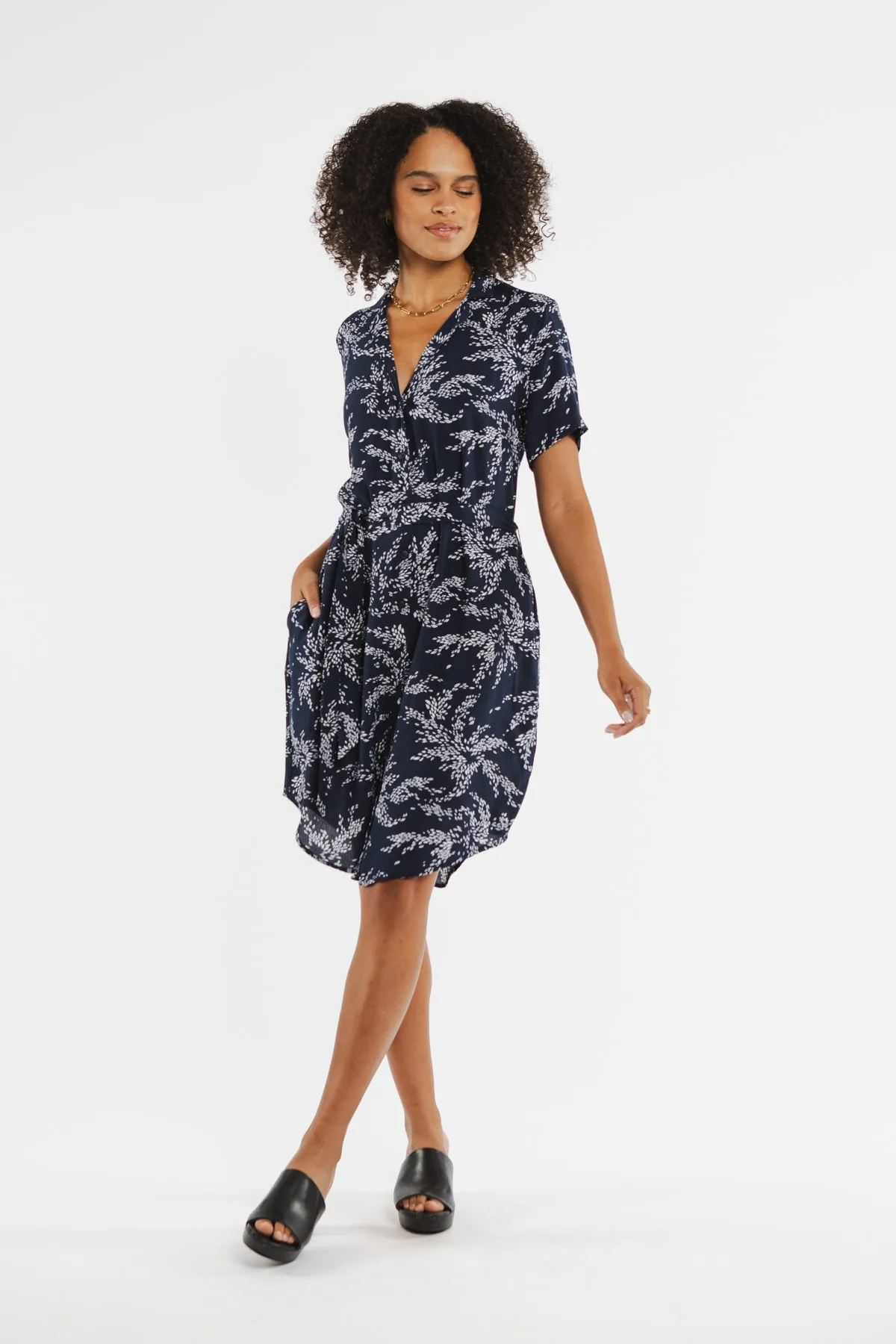 Sofia Shirt Dress / Navy Leaf